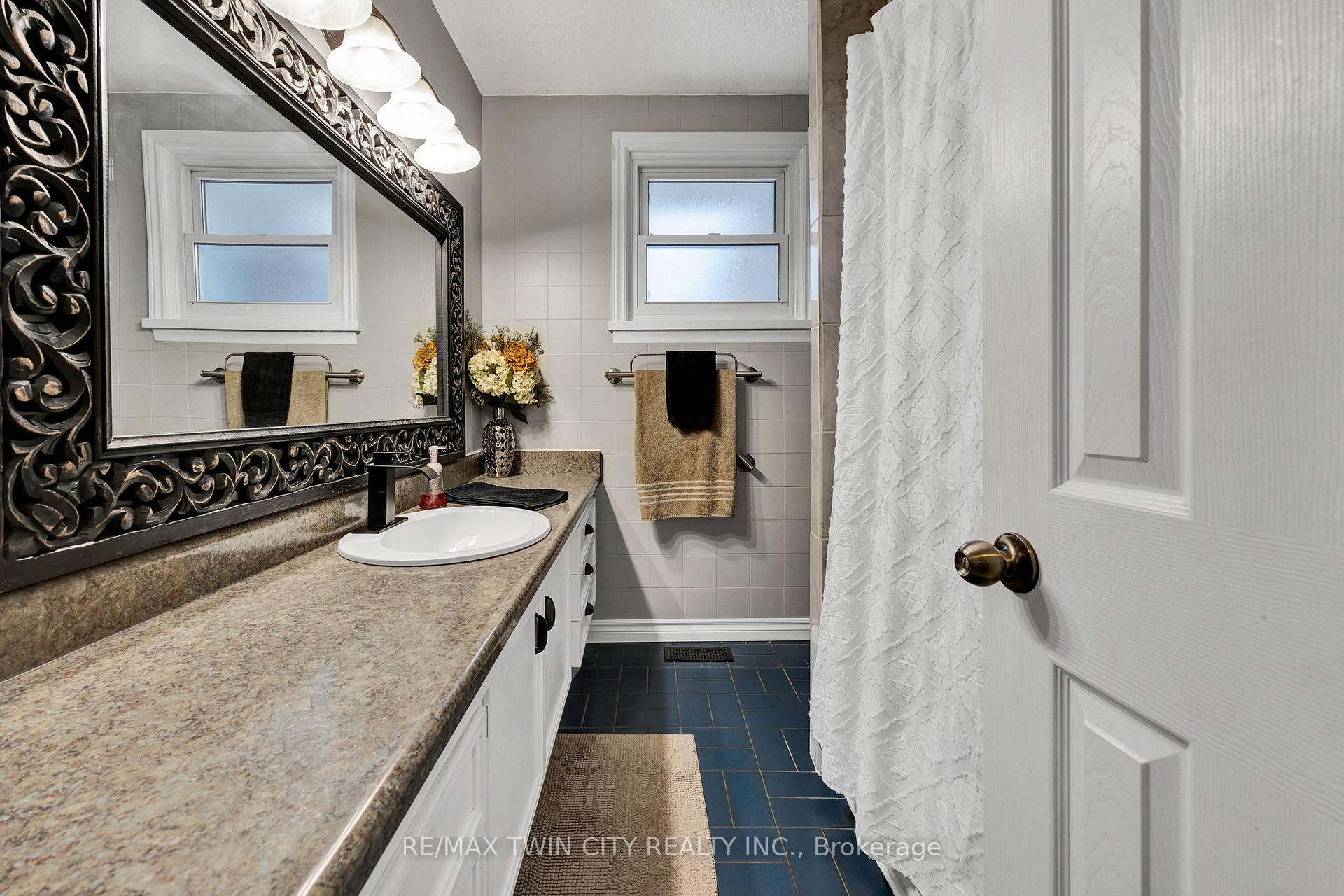 Photo 7 of 37 Montcalm Drive, Kitchener — HOMEH