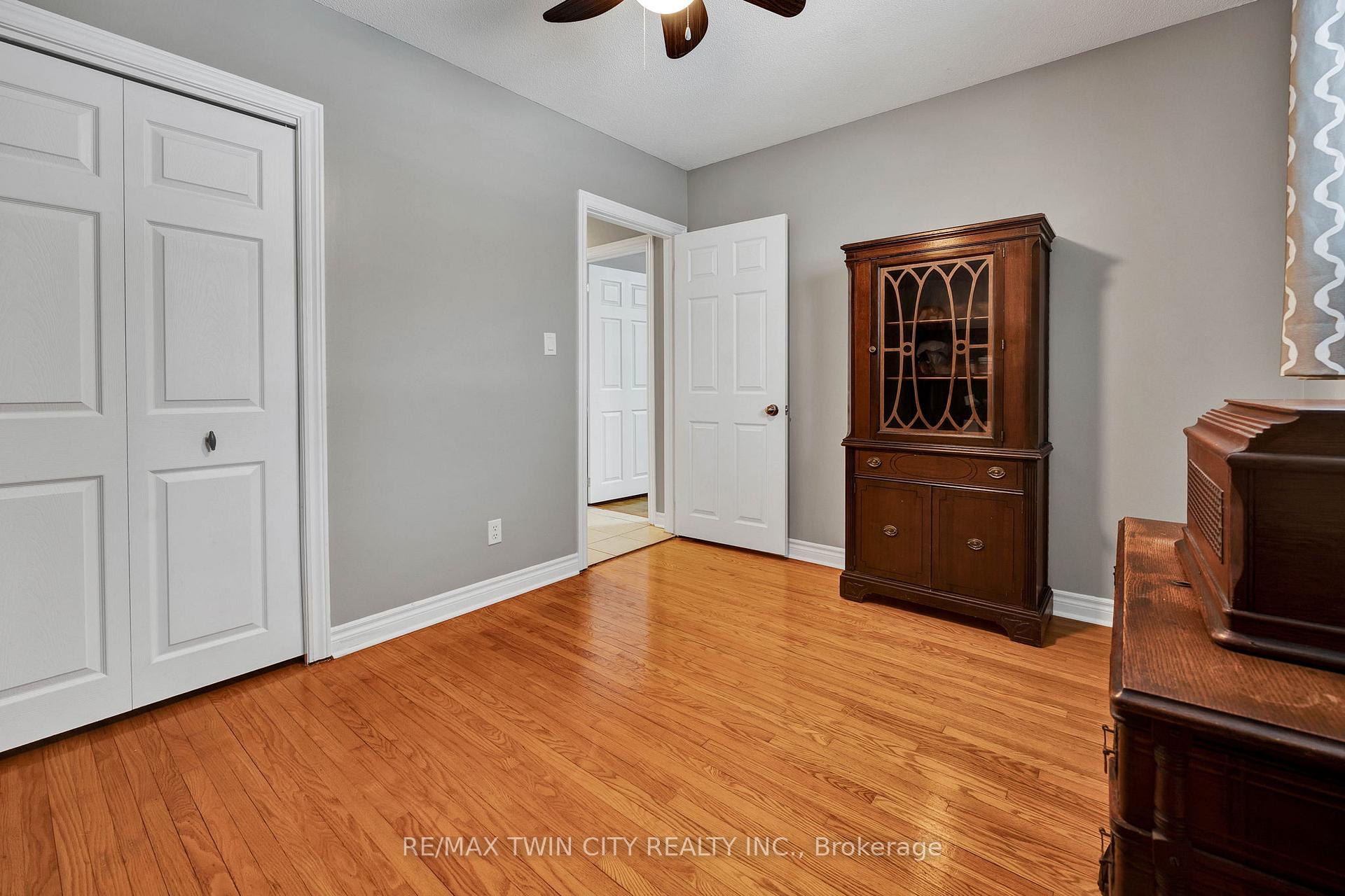 Photo 14 of 37 Montcalm Drive, Kitchener — HOMEH
