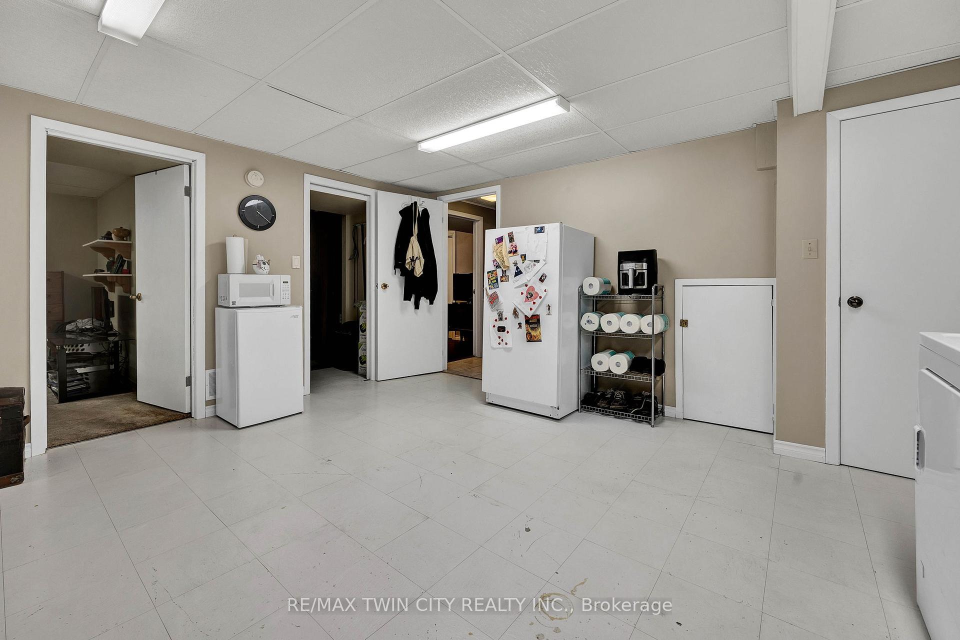 Photo 21 of 37 Montcalm Drive, Kitchener — HOMEH