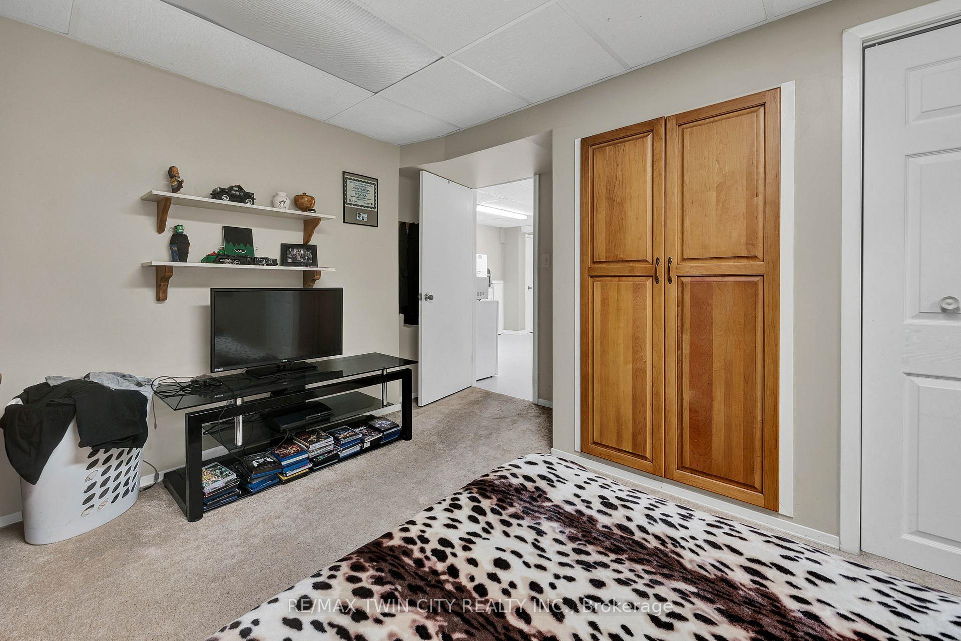 Photo 30 of 37 Montcalm Drive, Kitchener — HOMEH