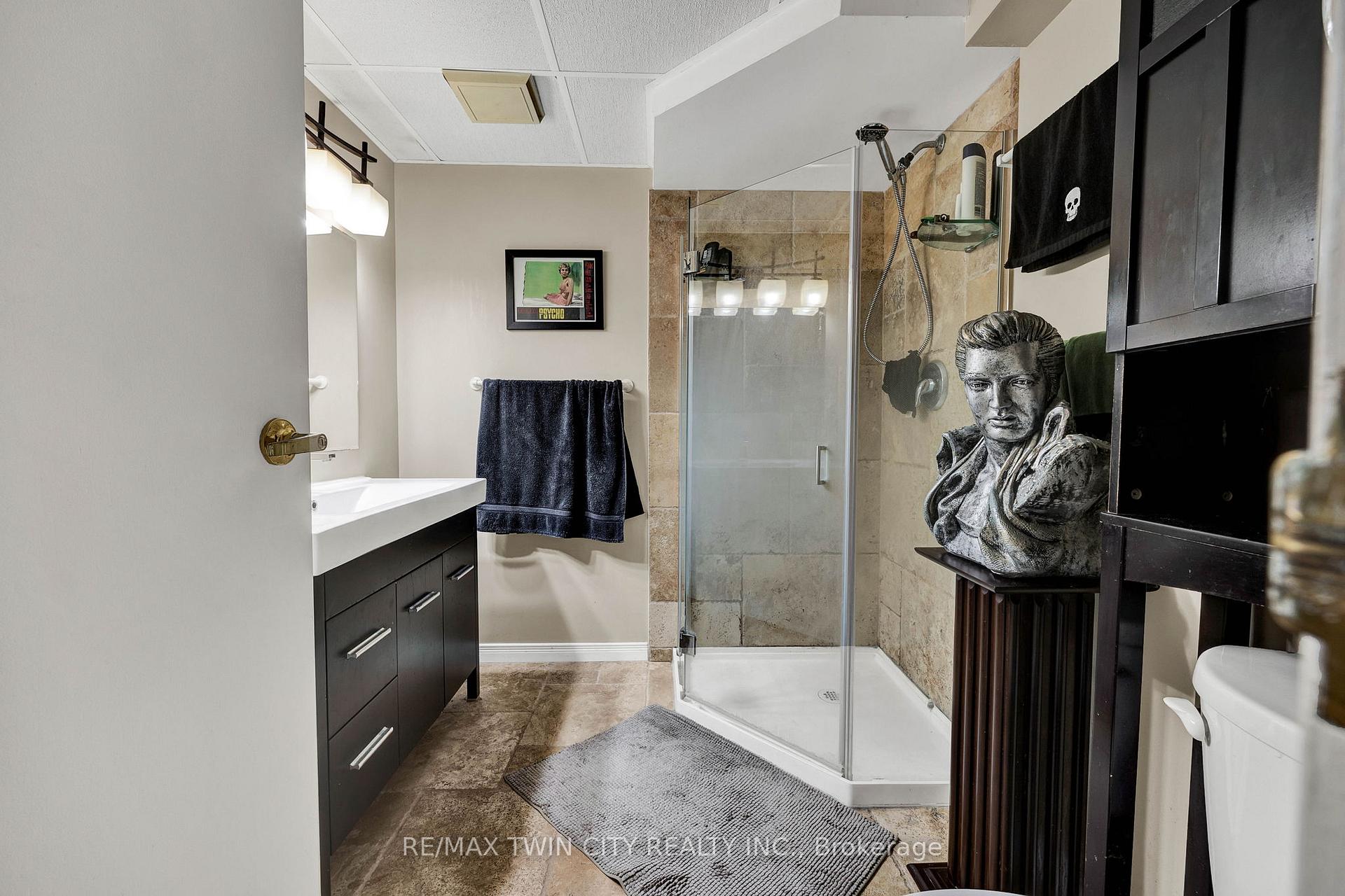 Photo 19 of 37 Montcalm Drive, Kitchener — HOMEH