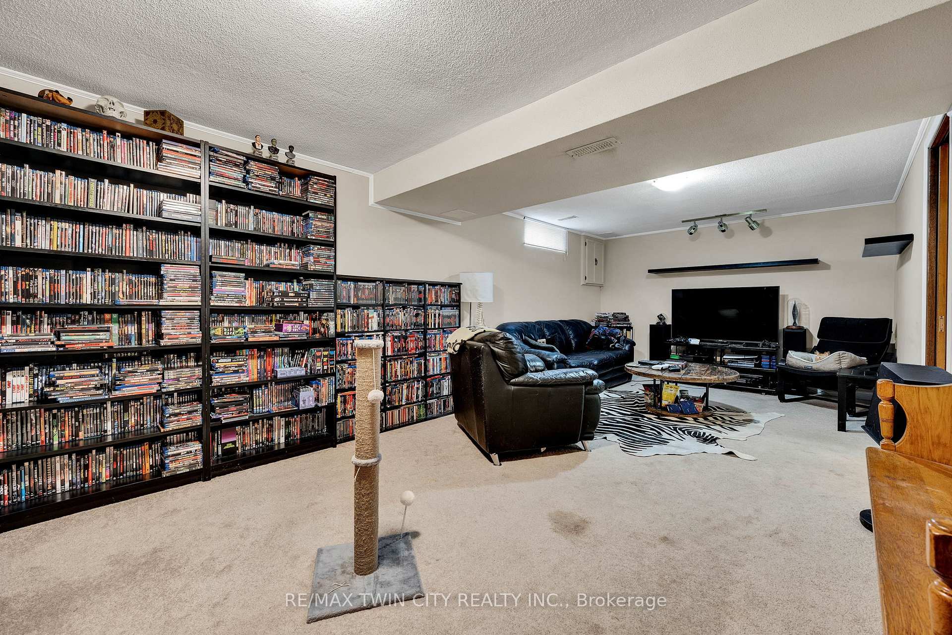 Photo 22 of 37 Montcalm Drive, Kitchener — HOMEH