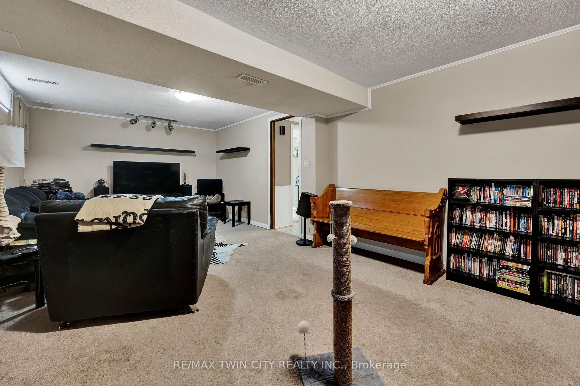 Photo 27 of 37 Montcalm Drive, Kitchener — HOMEH