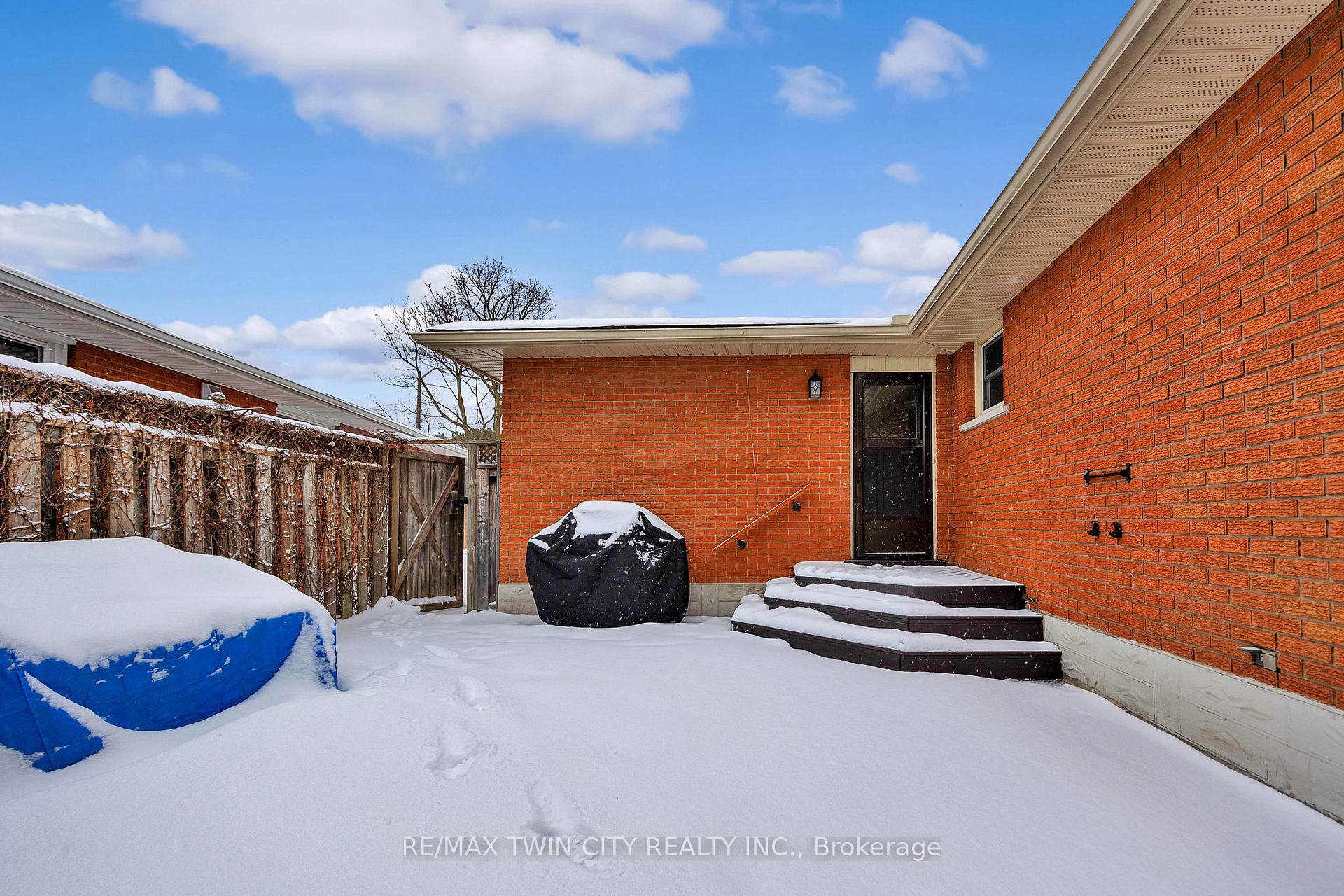 Photo 25 of 37 Montcalm Drive, Kitchener — HOMEH