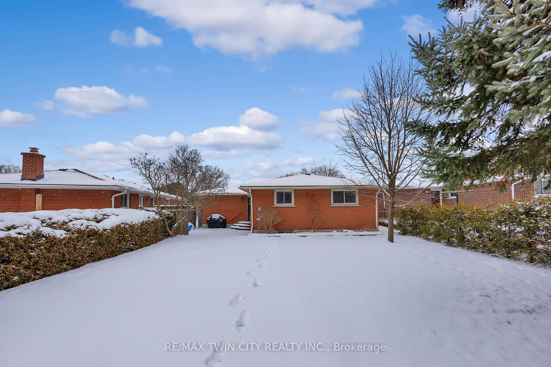Photo 26 of 37 Montcalm Drive, Kitchener — HOMEH