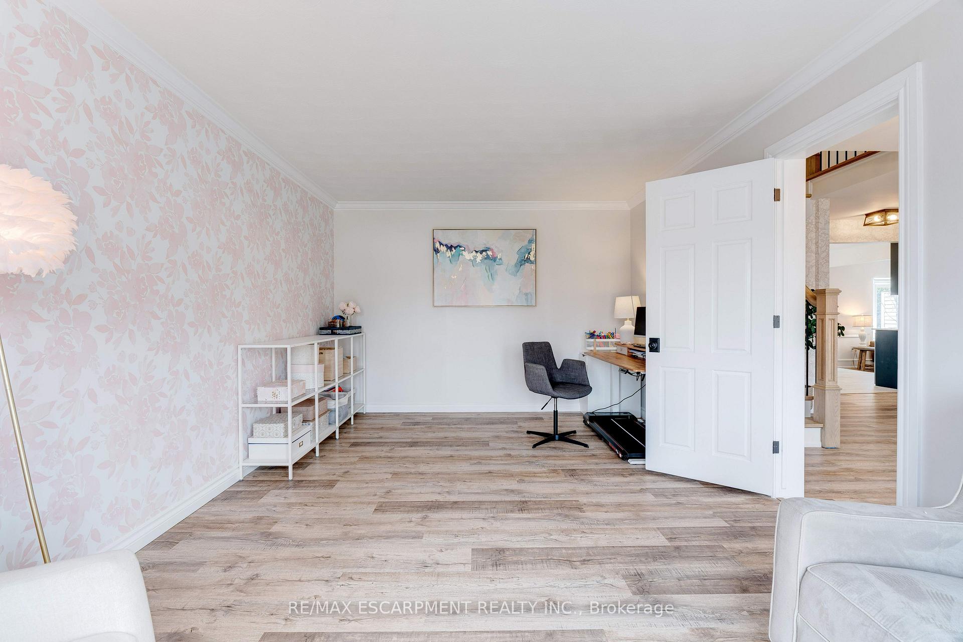 Photo 11 of 10 Mathers Drive, Hamilton, Stoney Creek — HOMEH