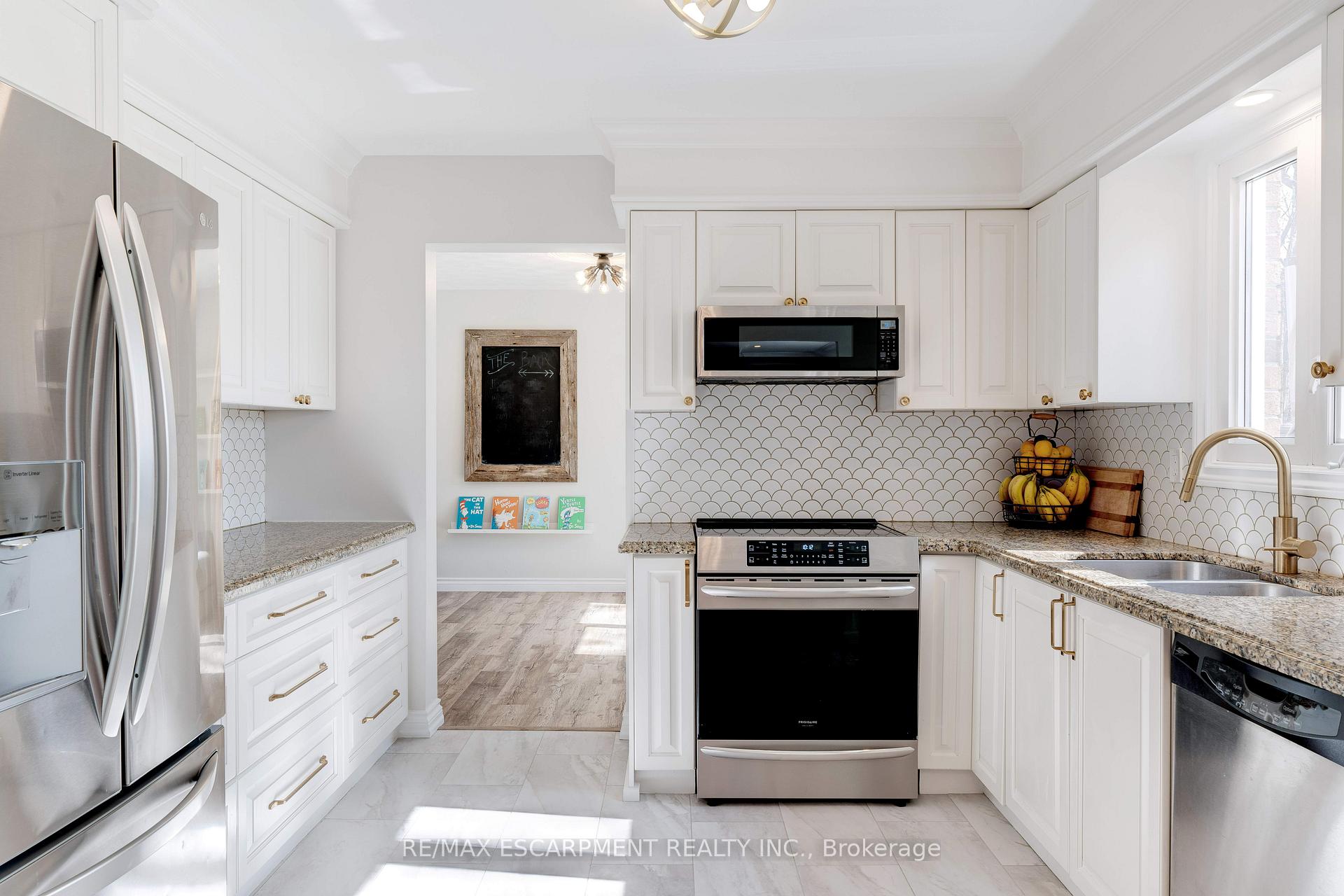 Photo 4 of 10 Mathers Drive, Hamilton, Stoney Creek — HOMEH