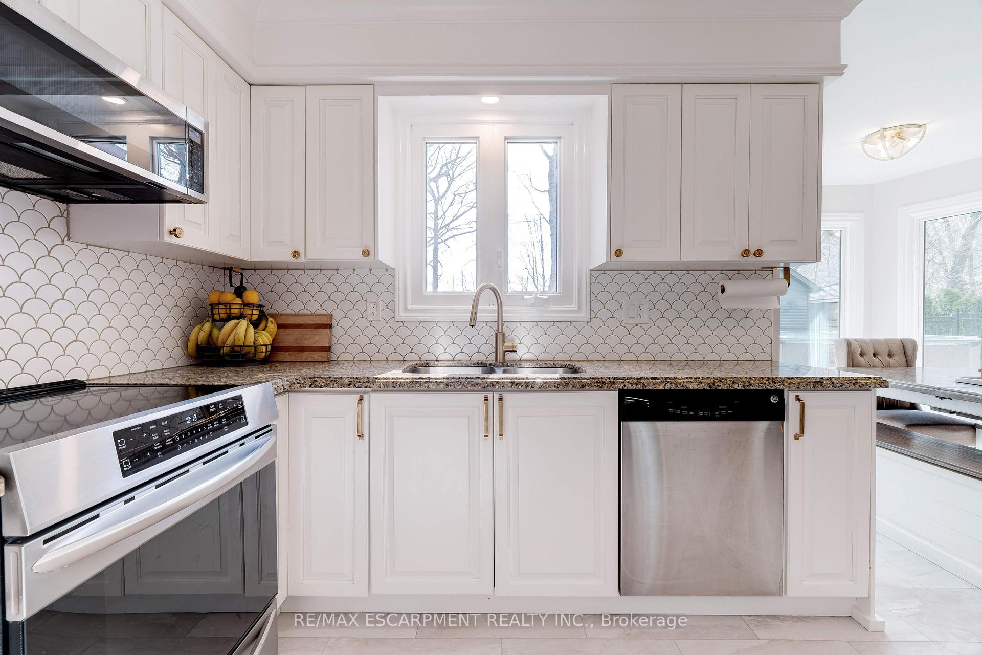 Photo 9 of 10 Mathers Drive, Hamilton, Stoney Creek — HOMEH