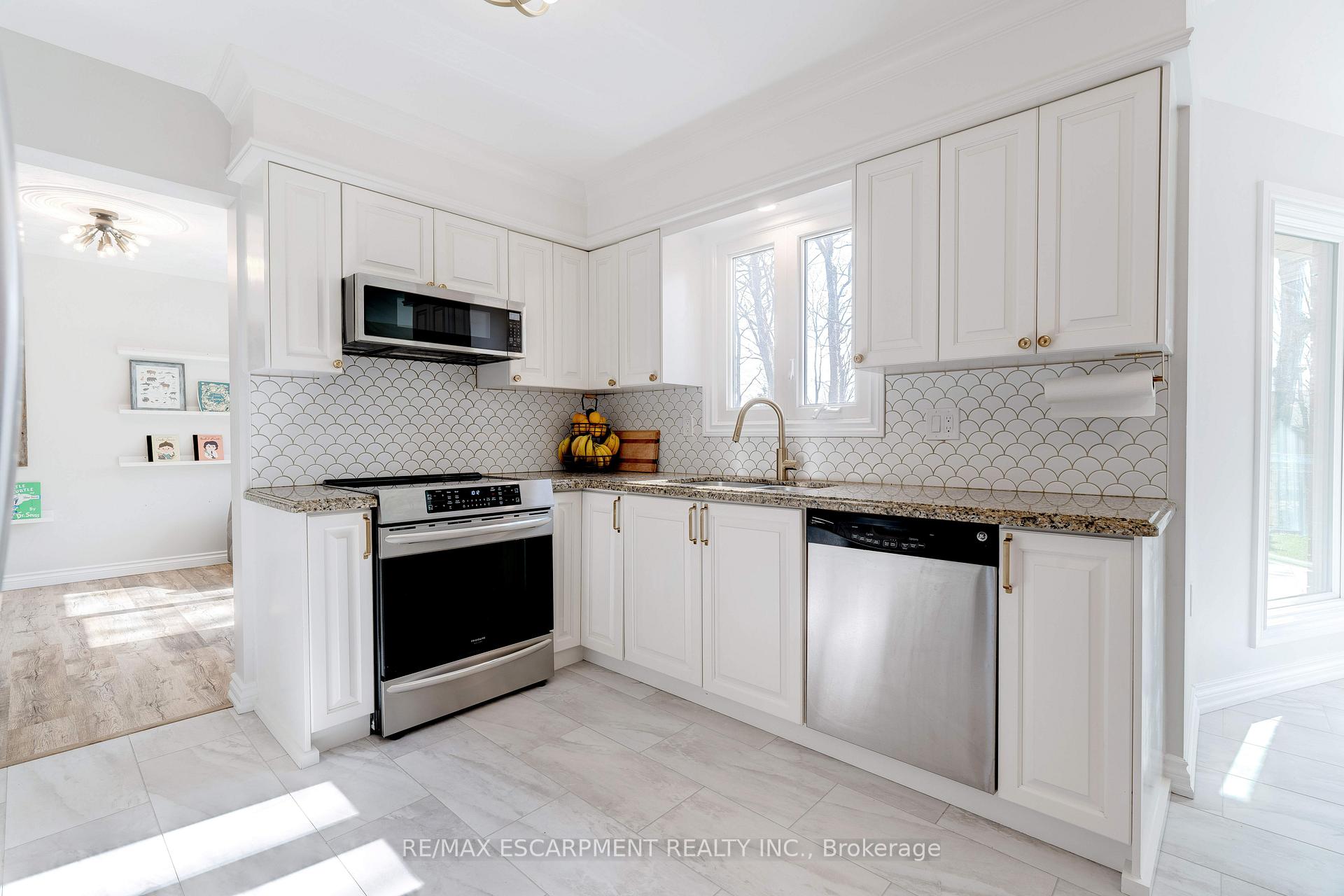 Photo 6 of 10 Mathers Drive, Hamilton, Stoney Creek — HOMEH
