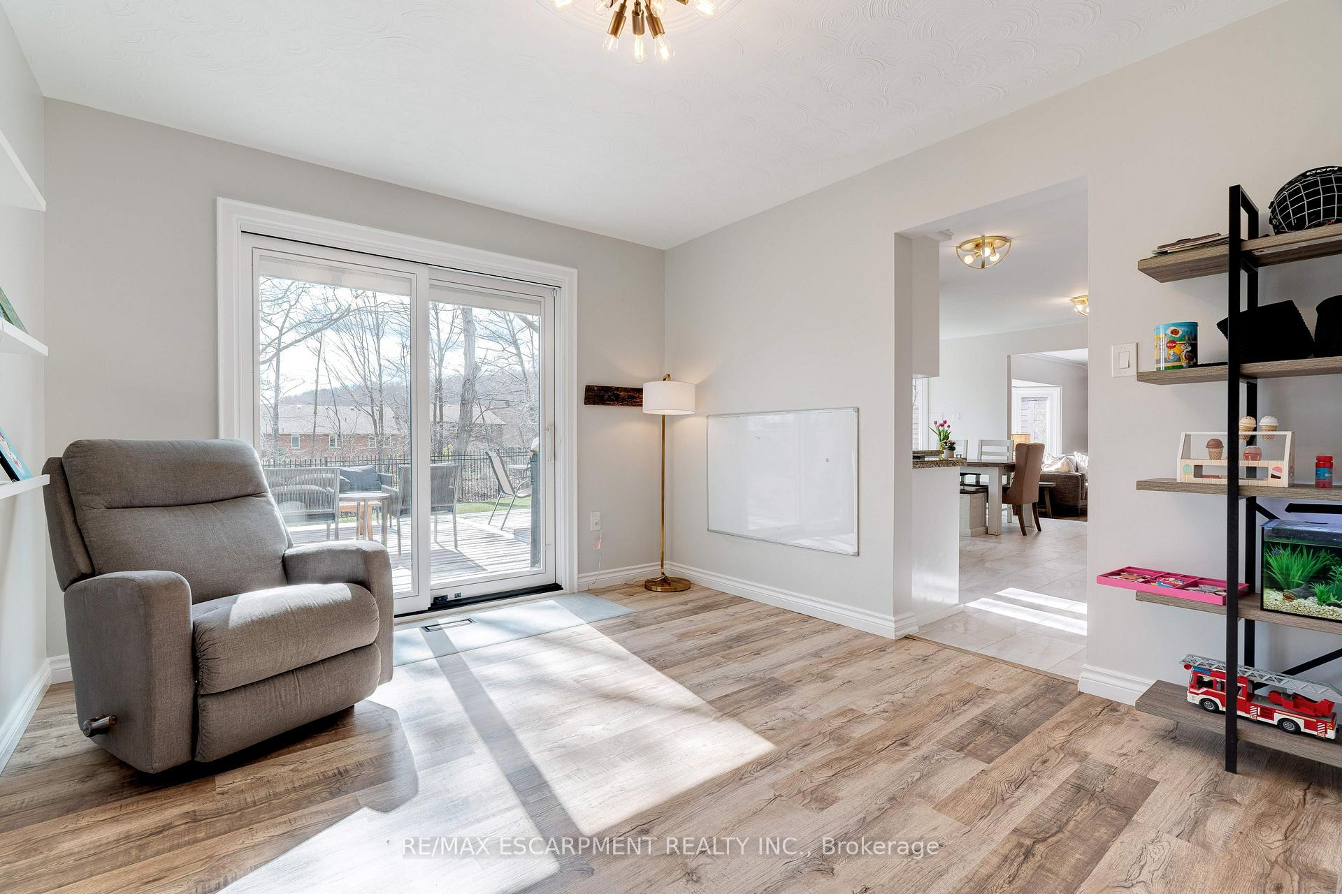 Photo 17 of 10 Mathers Drive, Hamilton, Stoney Creek — HOMEH