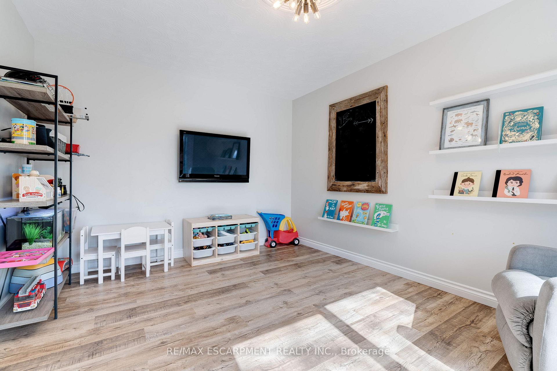 Photo 22 of 10 Mathers Drive, Hamilton, Stoney Creek — HOMEH