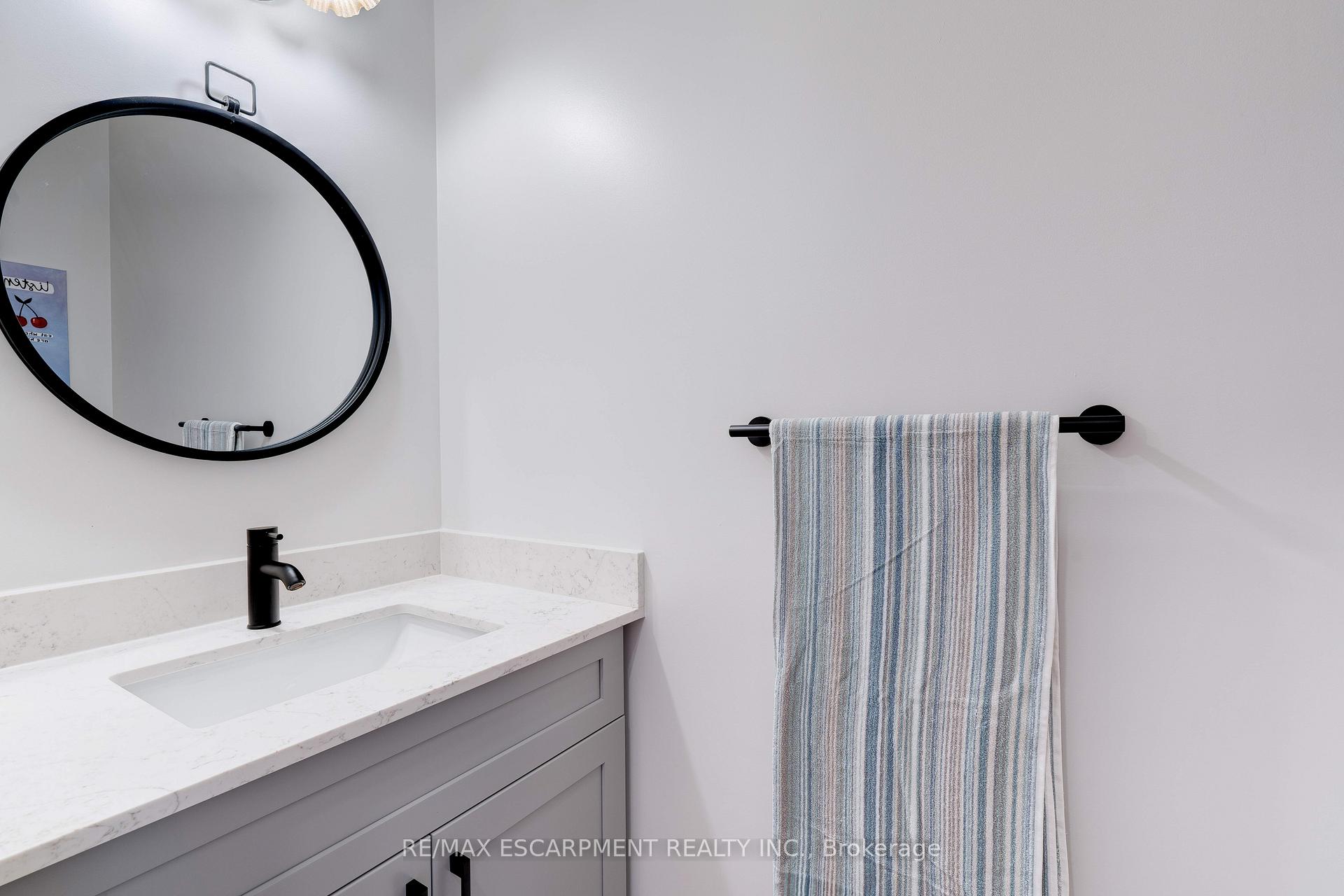 Photo 20 of 10 Mathers Drive, Hamilton, Stoney Creek — HOMEH