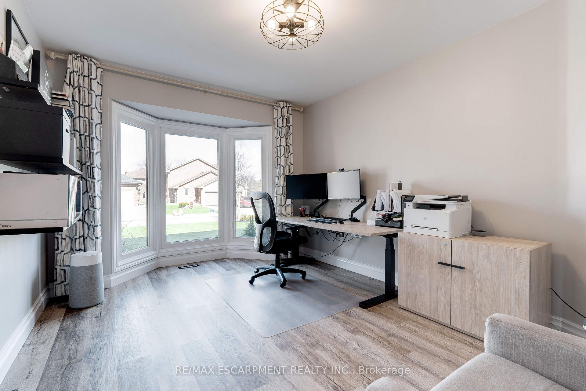 Photo 18 of 10 Mathers Drive, Hamilton, Stoney Creek — HOMEH