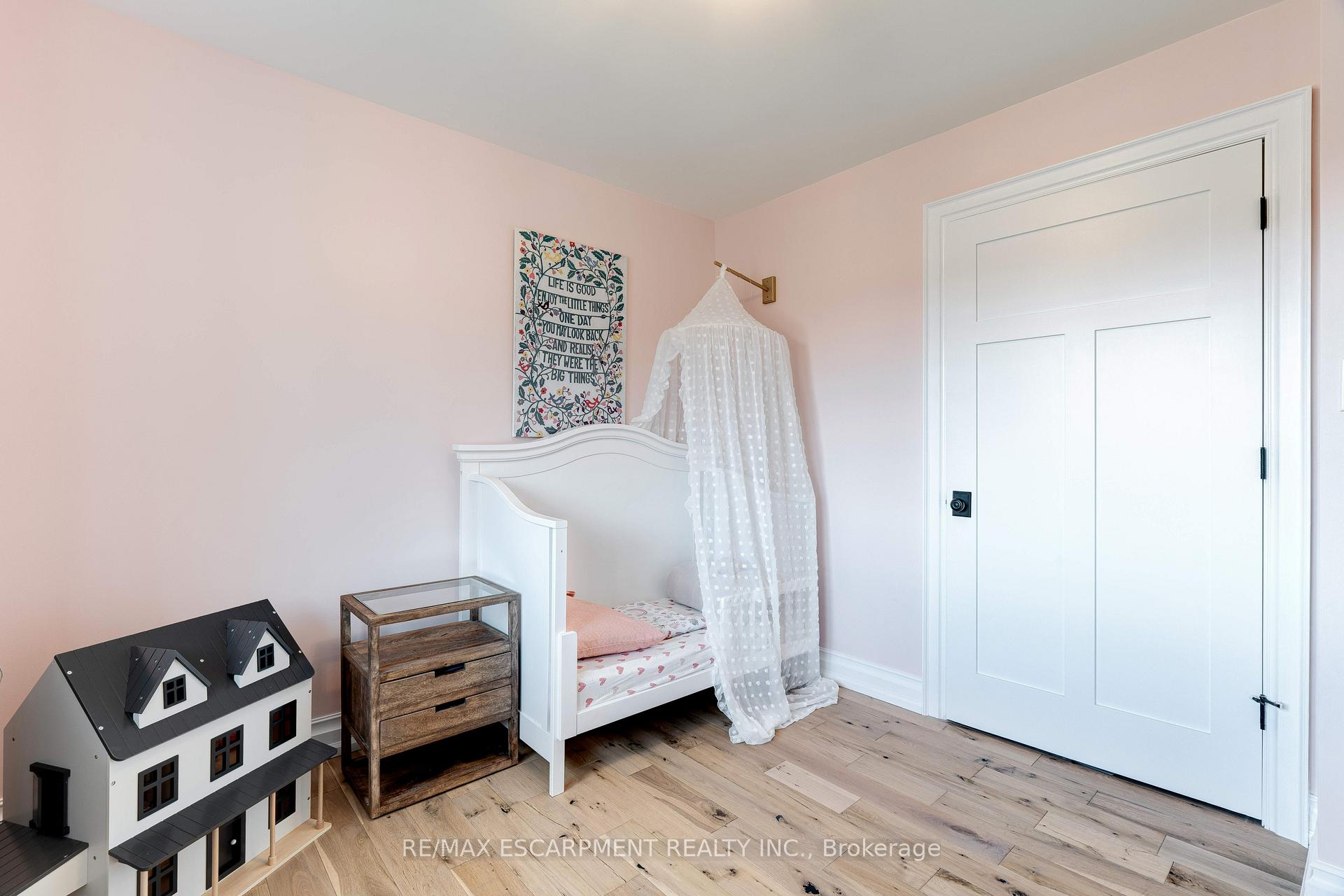Photo 19 of 10 Mathers Drive, Hamilton, Stoney Creek — HOMEH