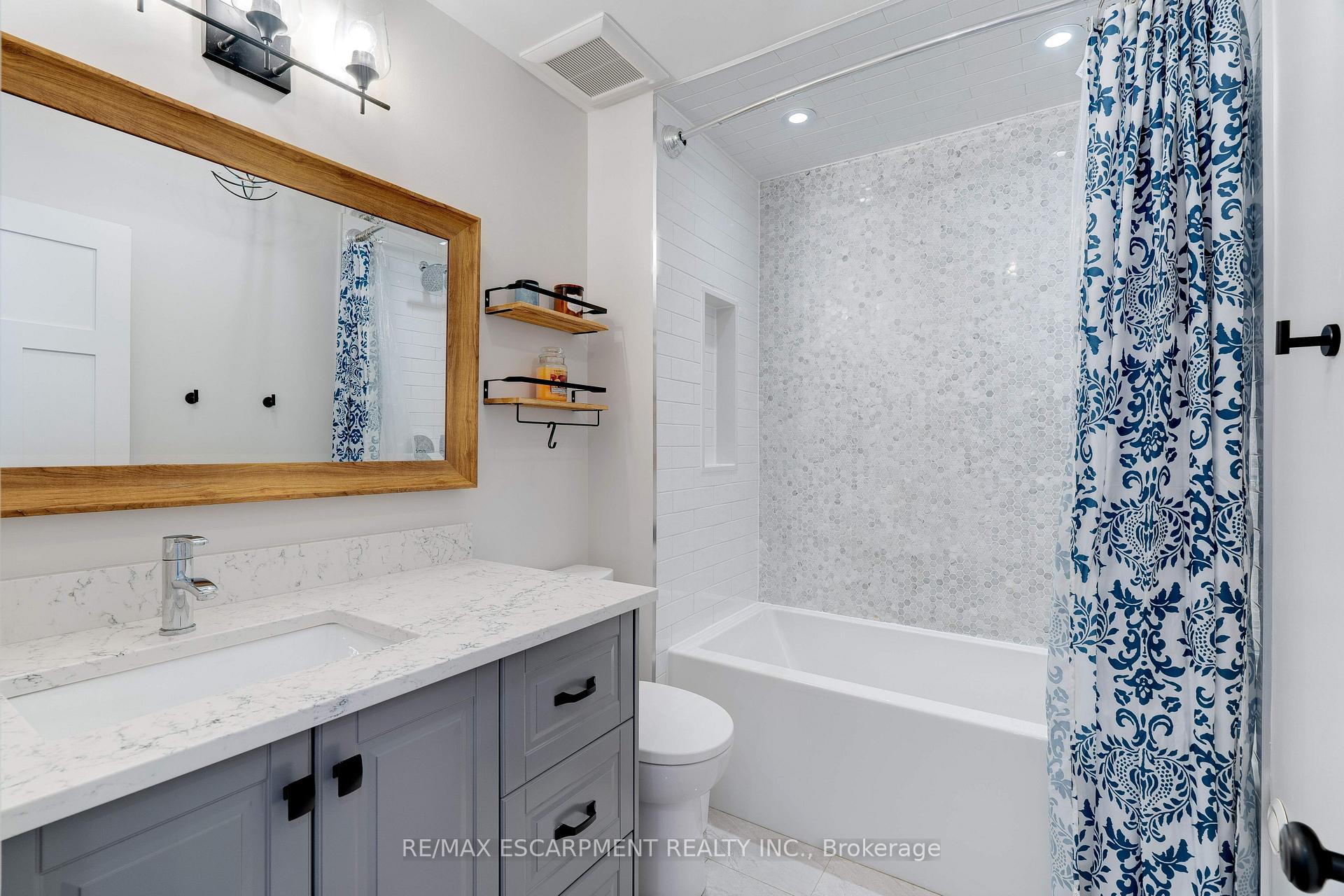 Photo 28 of 10 Mathers Drive, Hamilton, Stoney Creek — HOMEH