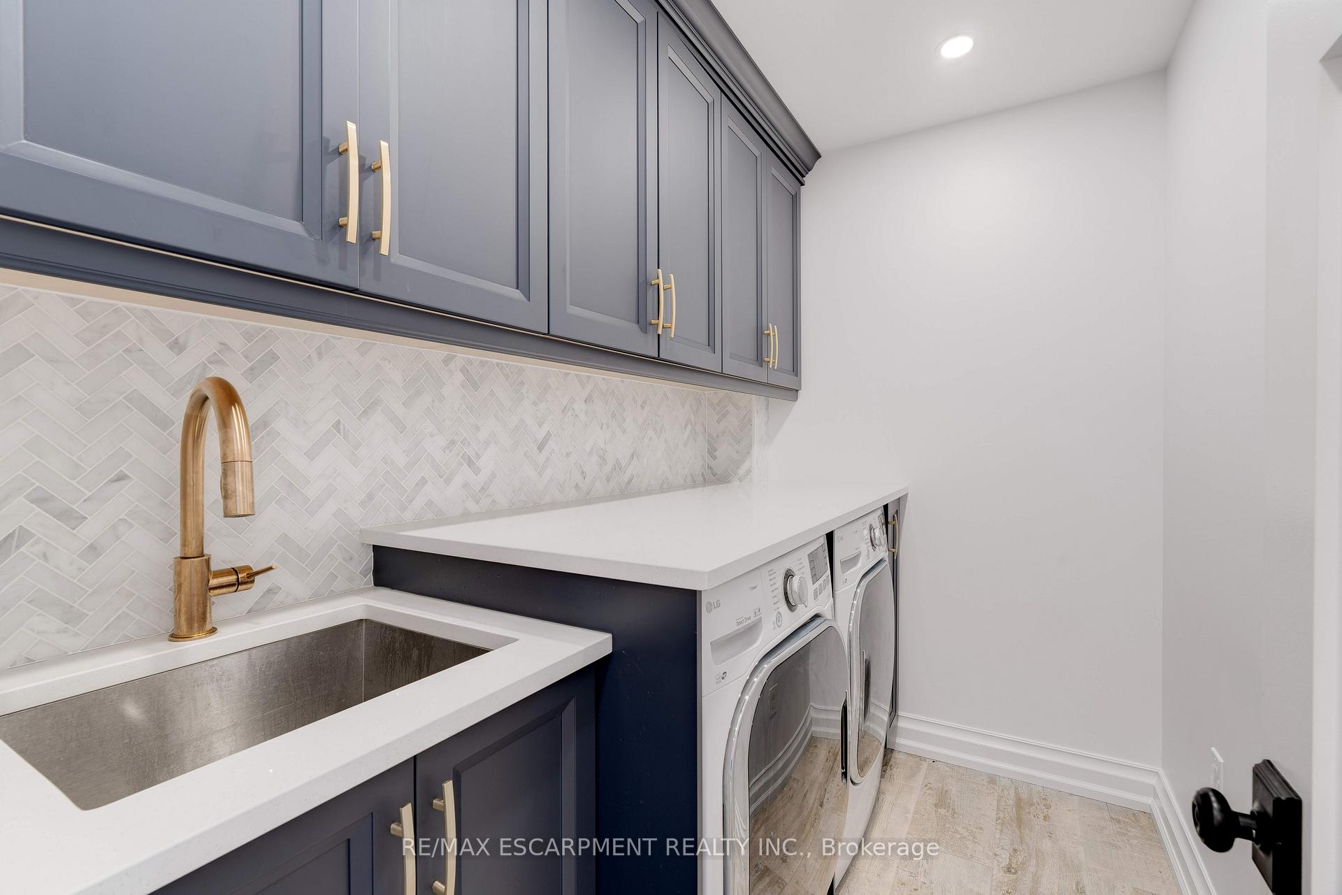 Photo 23 of 10 Mathers Drive, Hamilton, Stoney Creek — HOMEH