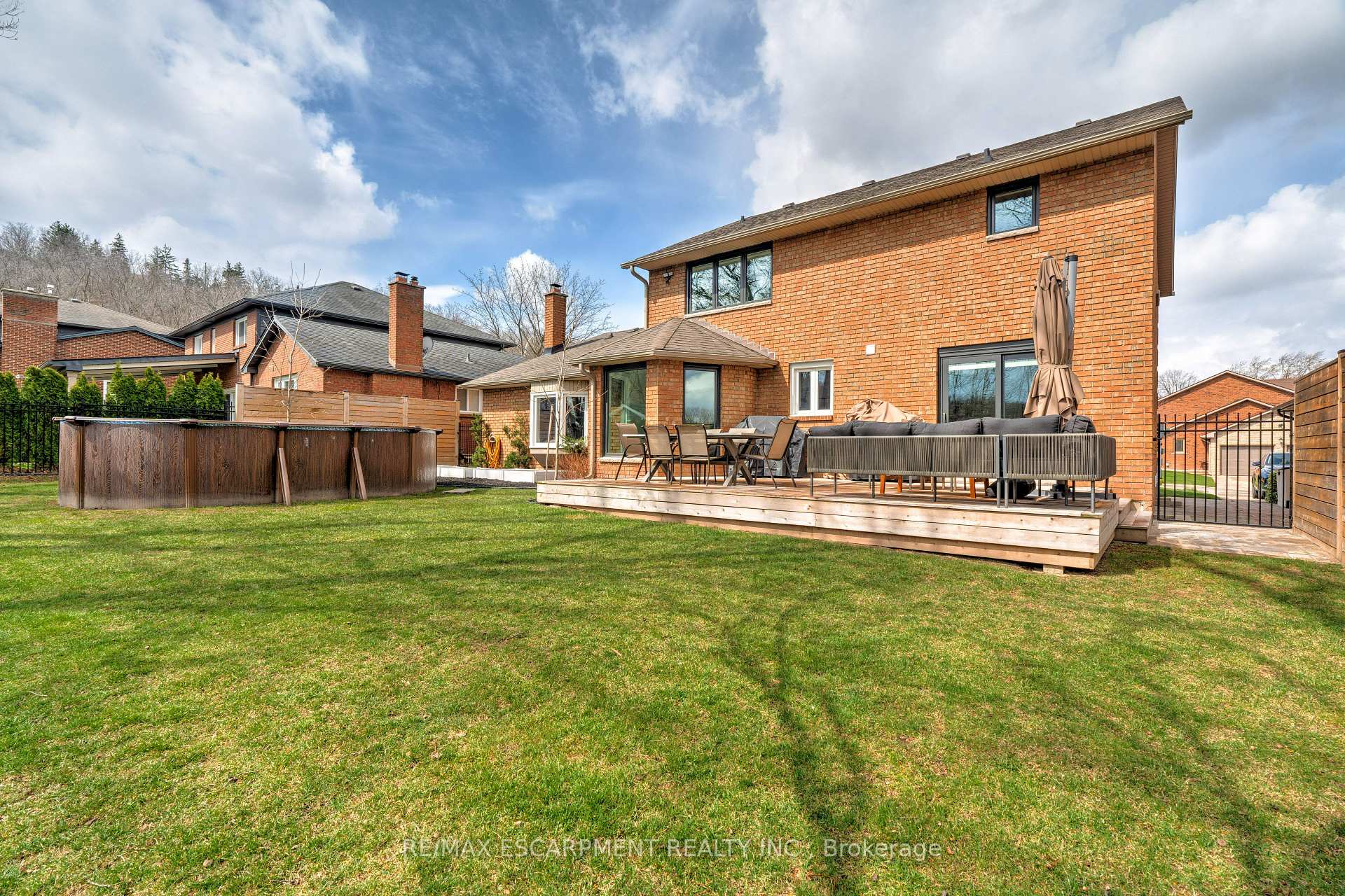 Photo 40 of 10 Mathers Drive, Hamilton, Stoney Creek — HOMEH