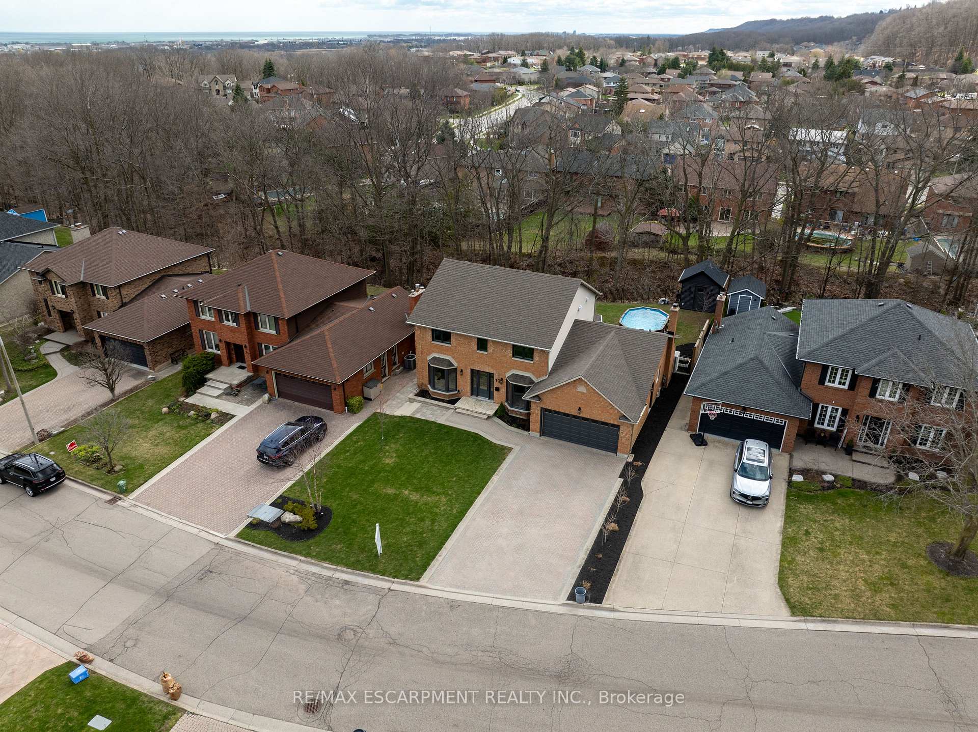 Photo 43 of 10 Mathers Drive, Hamilton, Stoney Creek — HOMEH