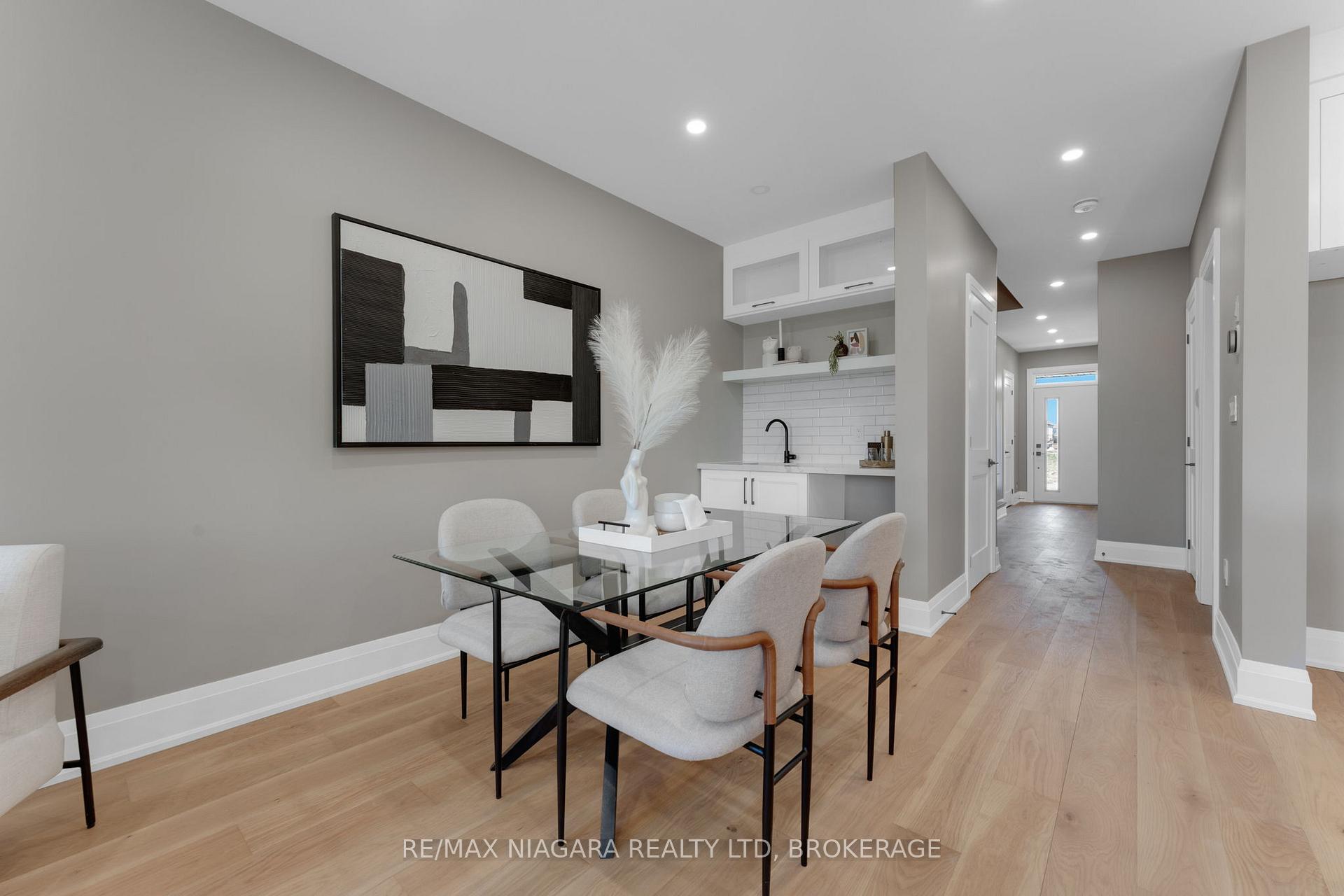 Photo 11 of 6220 Curlin Crescent, Niagara Falls, Forestview — HOMEH