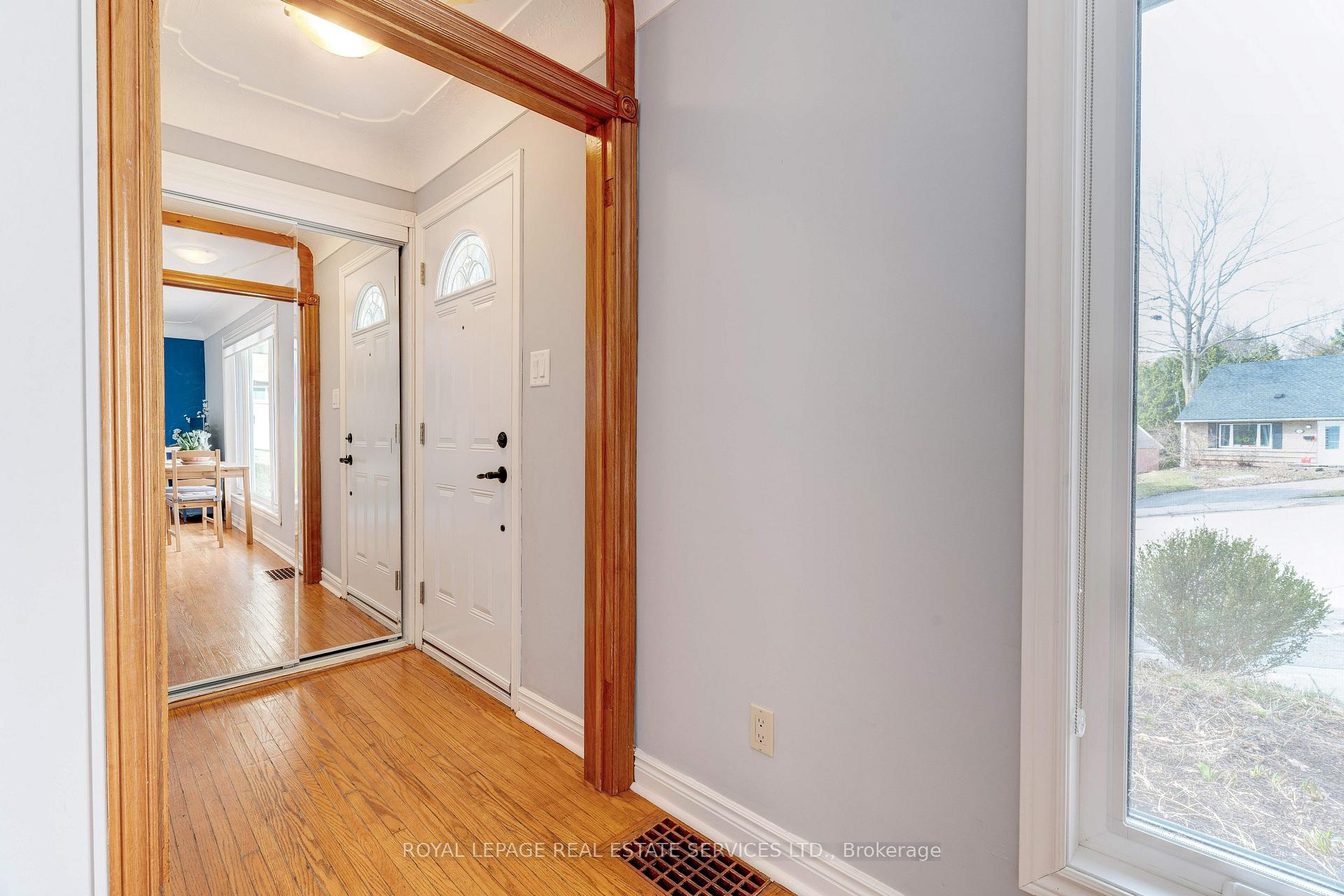 Photo 14 of 10 Linda Court, Hamilton, Dundas — HOMEH