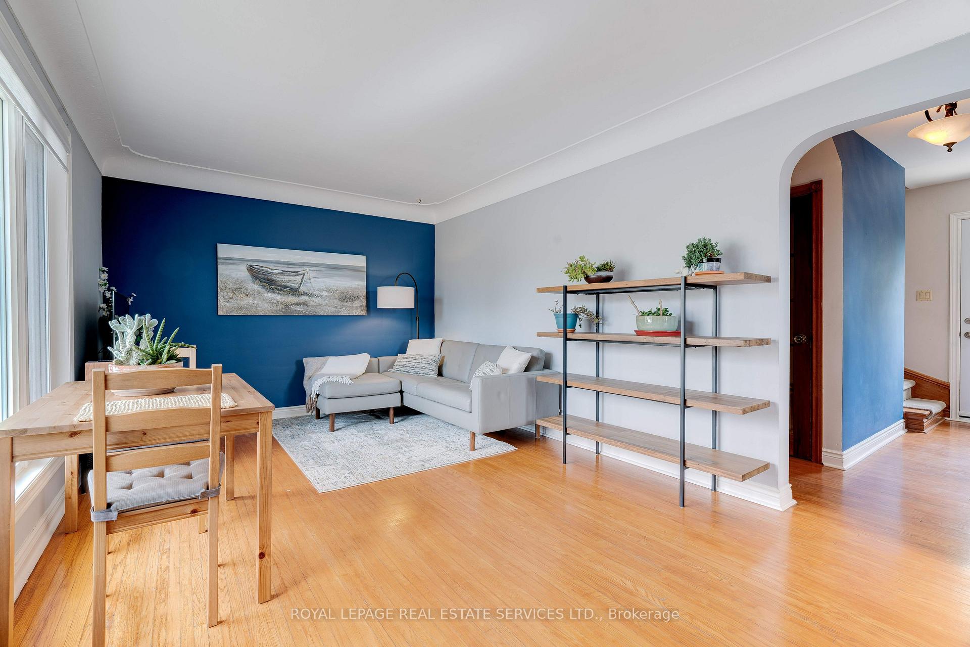 Photo 4 of 10 Linda Court, Hamilton, Dundas — HOMEH