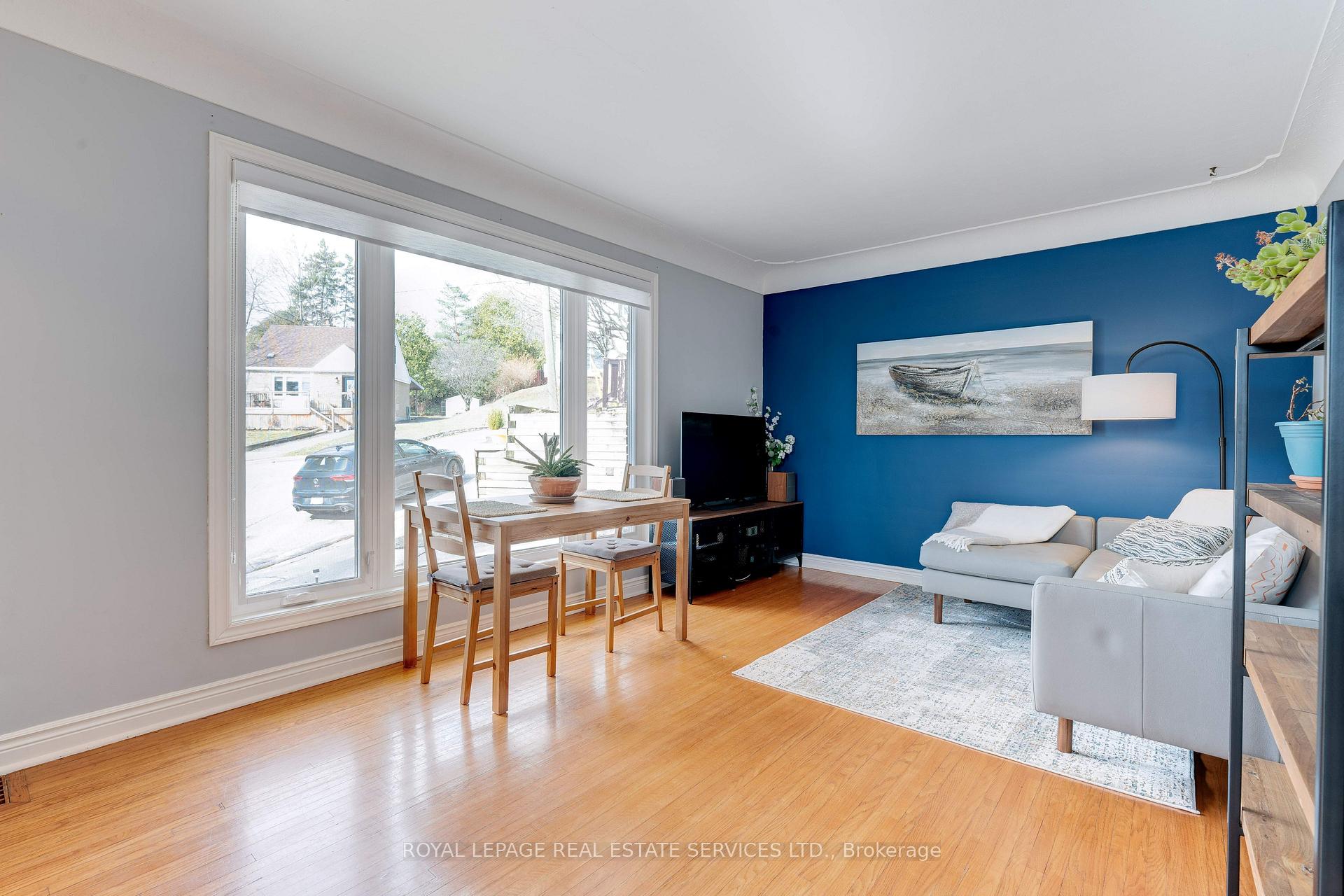 Photo 13 of 10 Linda Court, Hamilton, Dundas — HOMEH