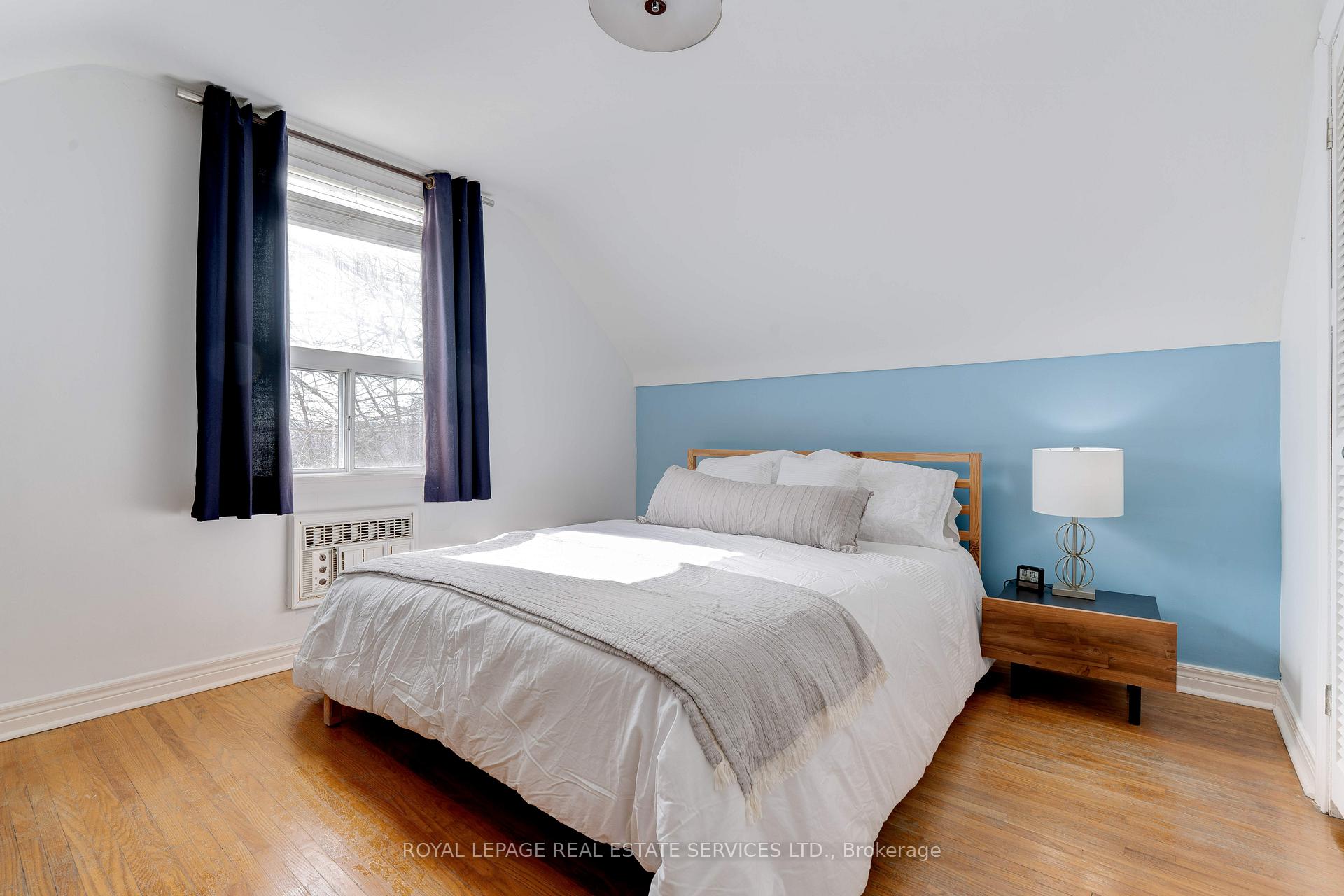 Photo 7 of 10 Linda Court, Hamilton, Dundas — HOMEH