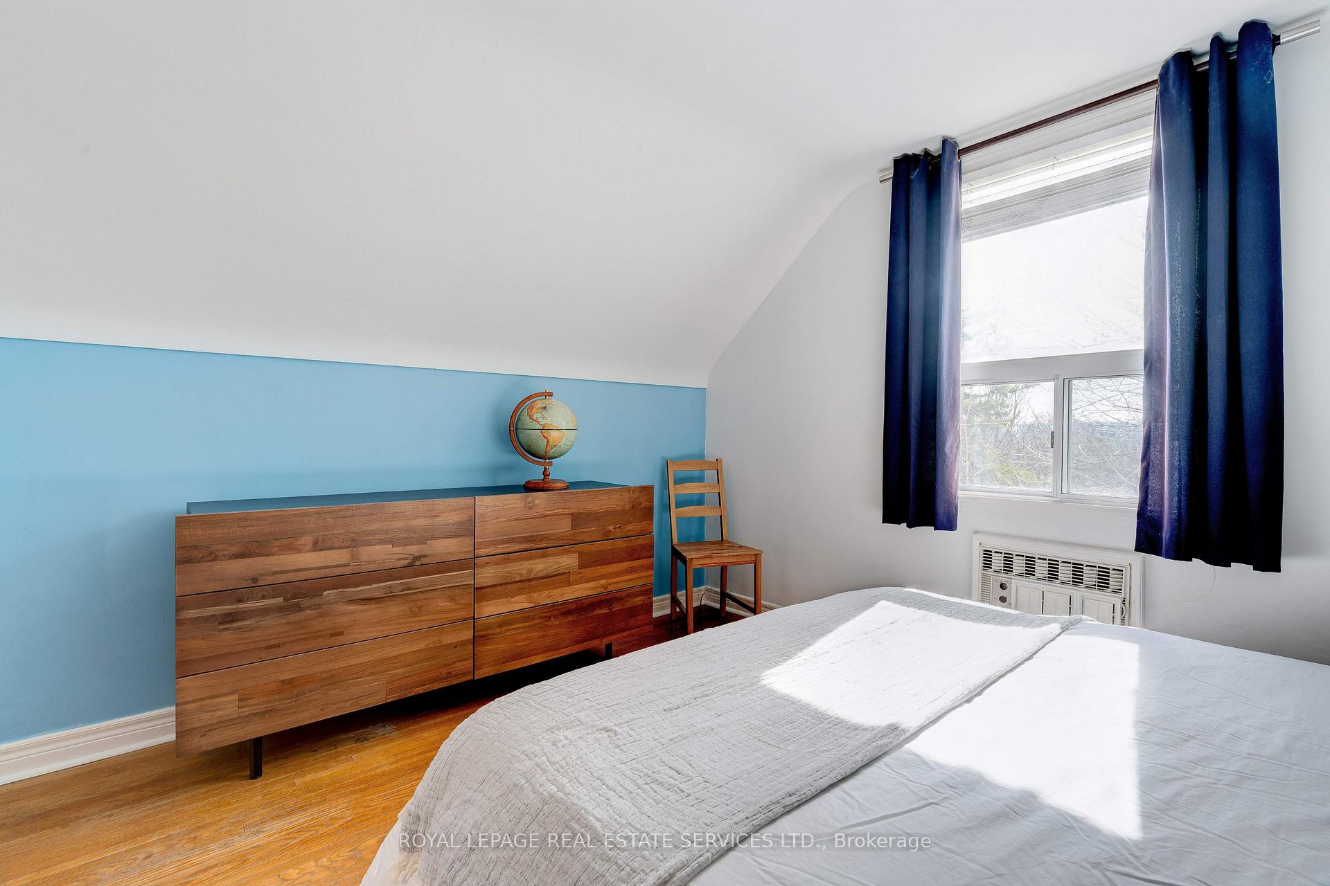 Photo 5 of 10 Linda Court, Hamilton, Dundas — HOMEH