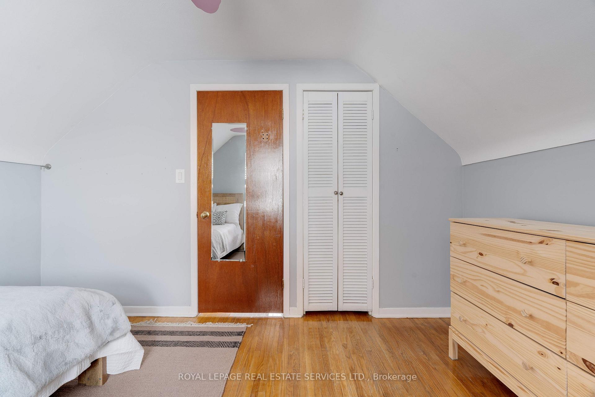 Photo 24 of 10 Linda Court, Hamilton, Dundas — HOMEH