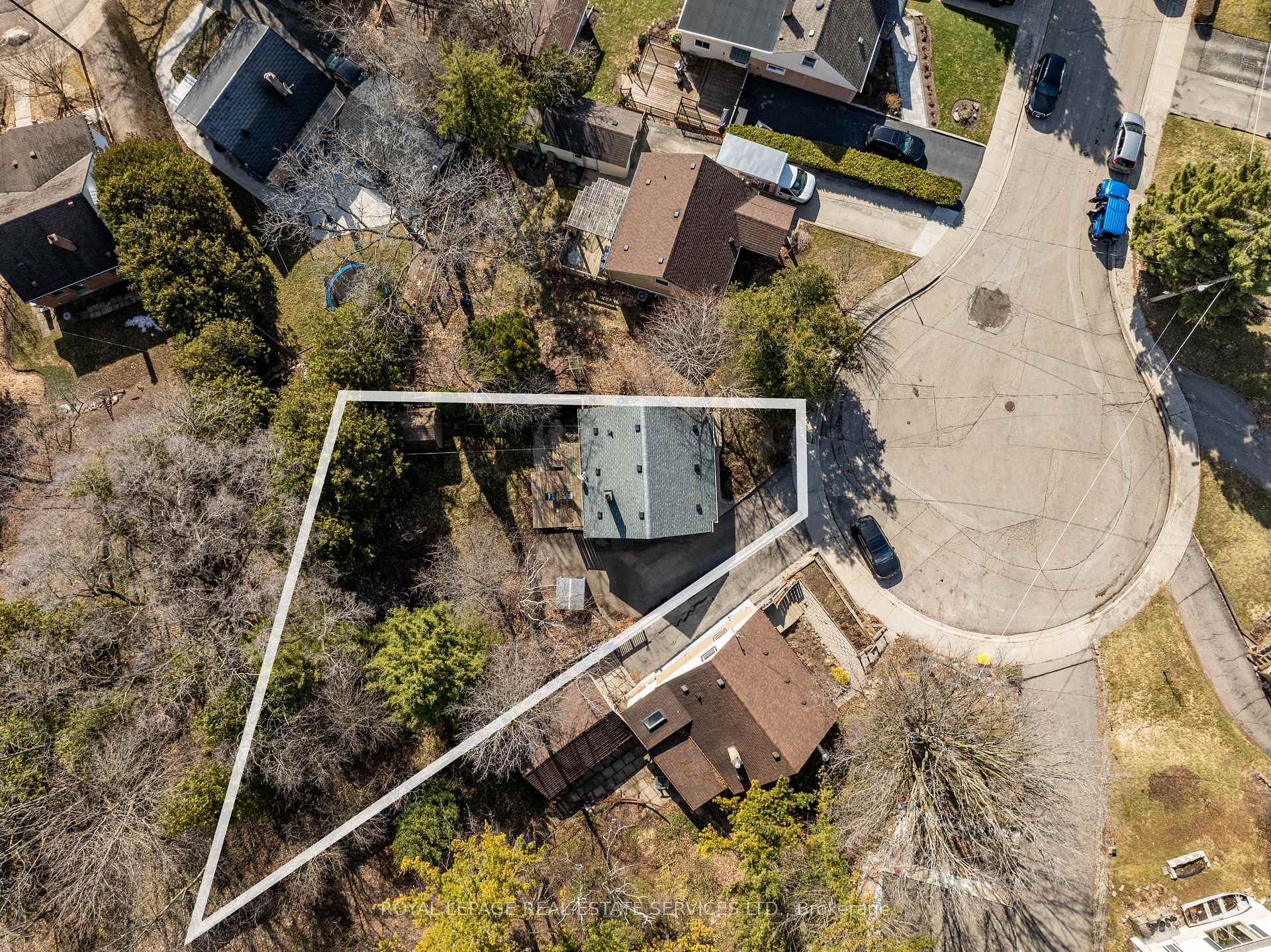 Photo 23 of 10 Linda Court, Hamilton, Dundas — HOMEH