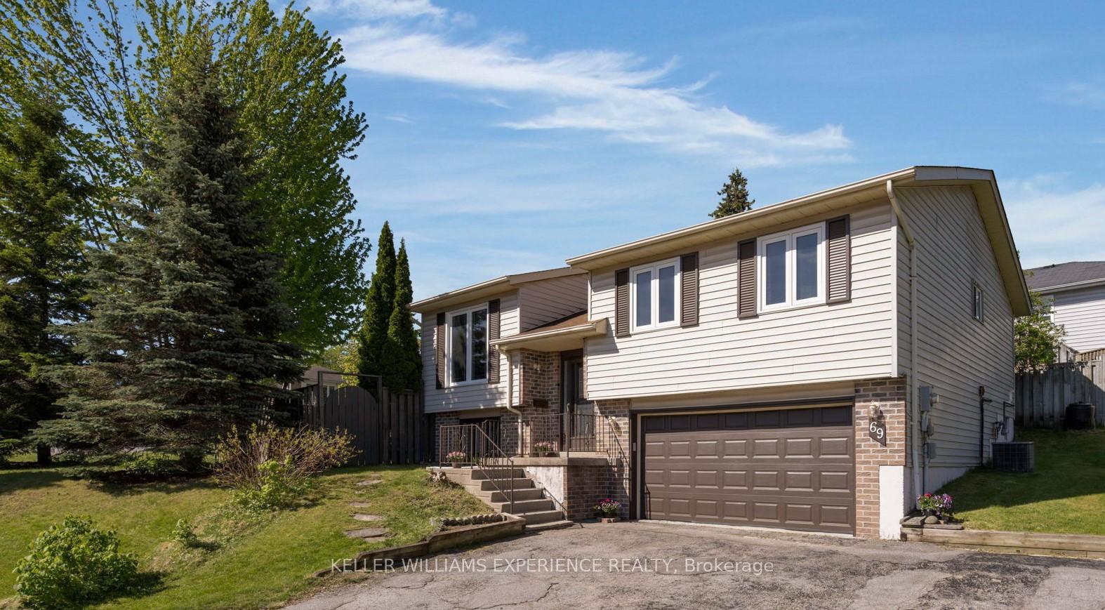 Photo 3 of 69 McConkey Place, Barrie, Allandale Heights — HOMEH