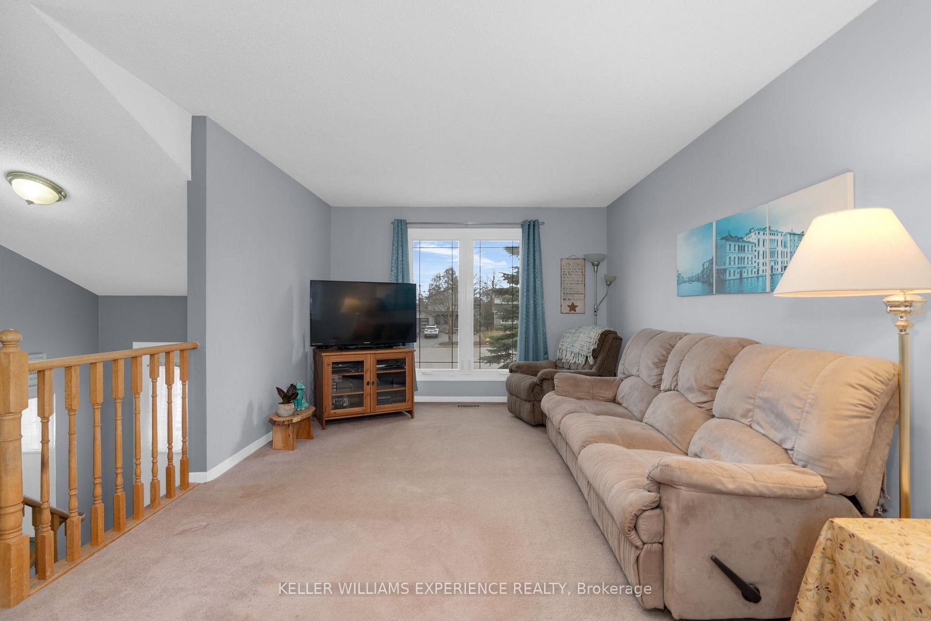 Photo 4 of 69 McConkey Place, Barrie, Allandale Heights — HOMEH