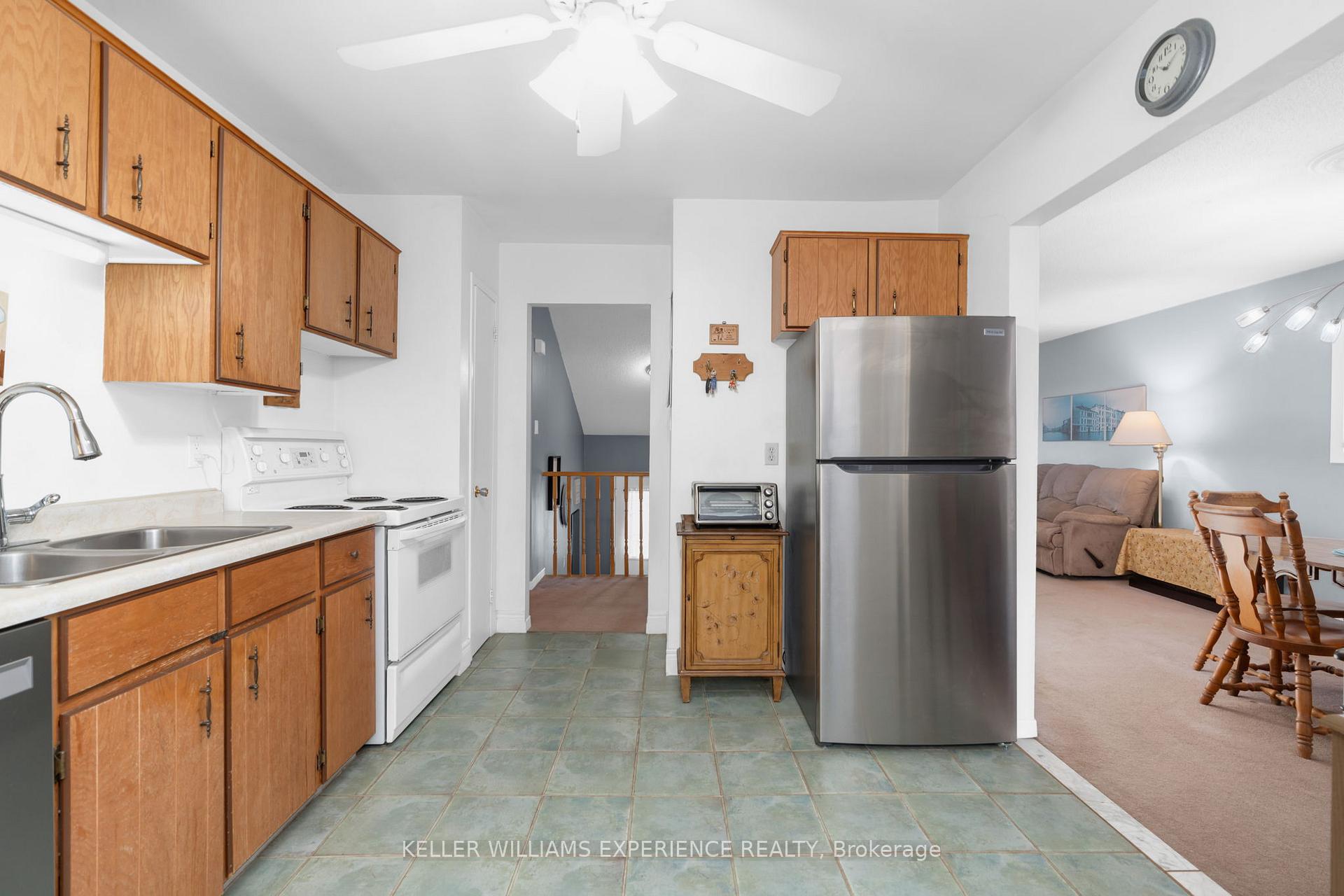 Photo 8 of 69 McConkey Place, Barrie, Allandale Heights — HOMEH
