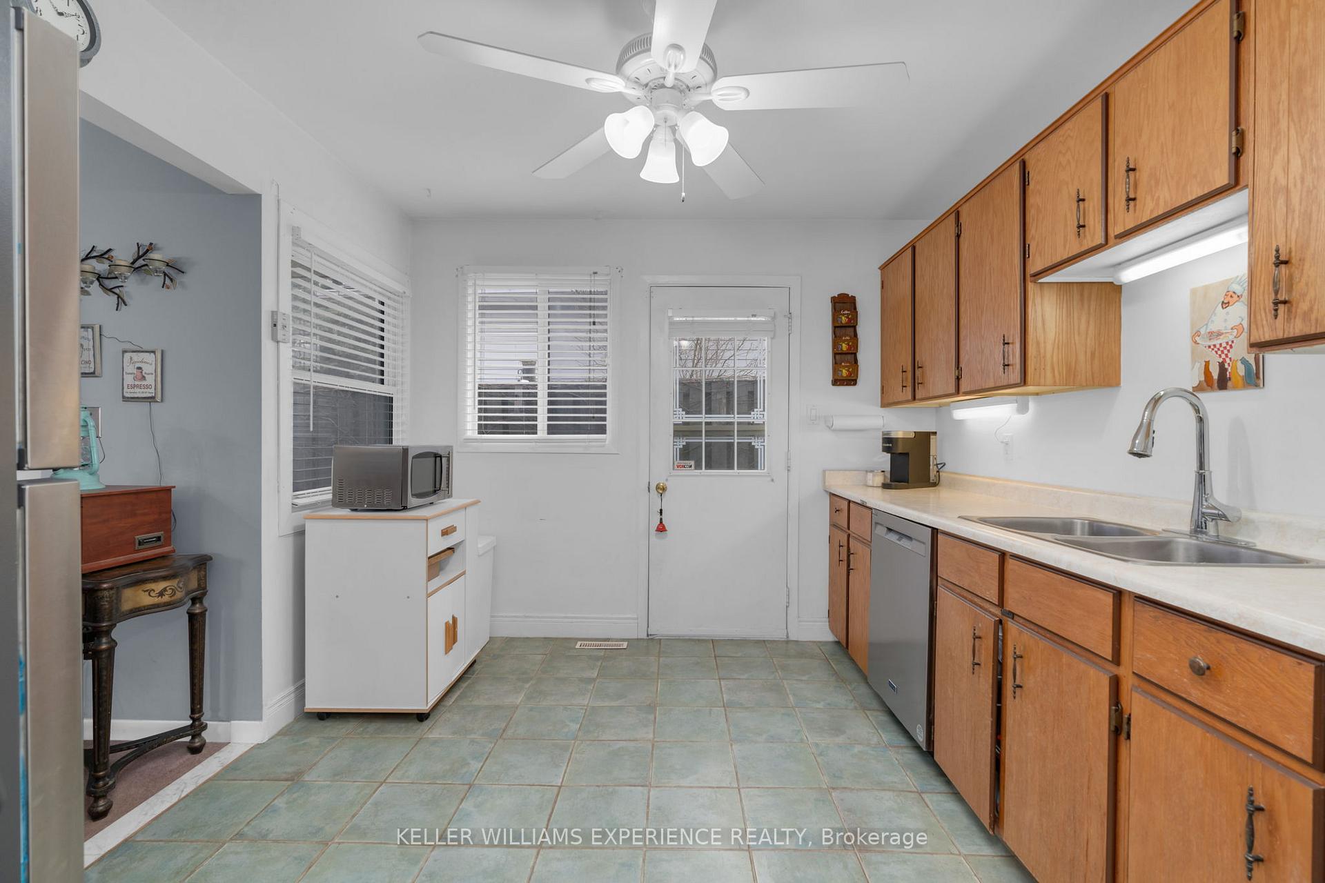 Photo 20 of 69 McConkey Place, Barrie, Allandale Heights — HOMEH