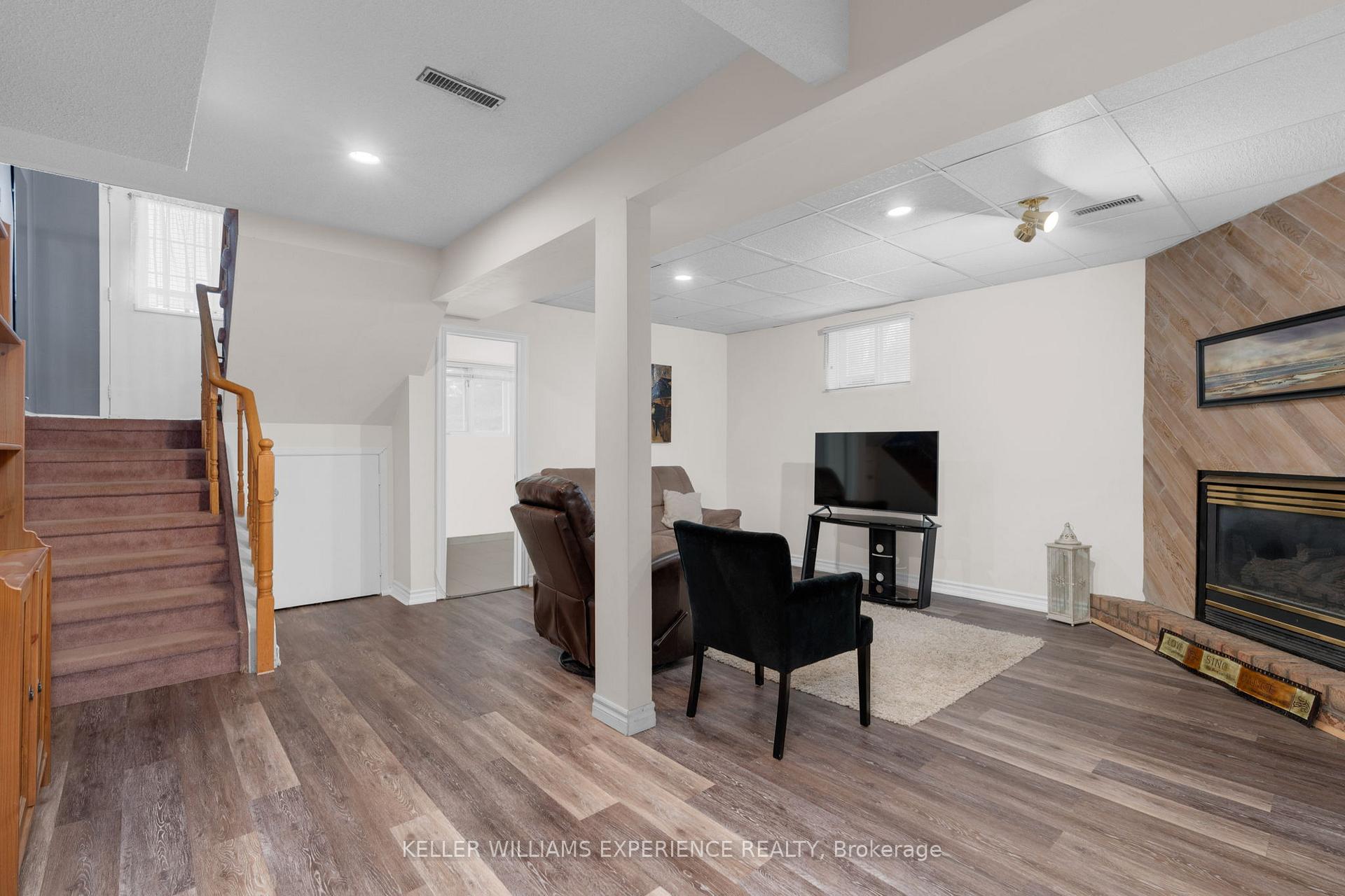 Photo 14 of 69 McConkey Place, Barrie, Allandale Heights — HOMEH