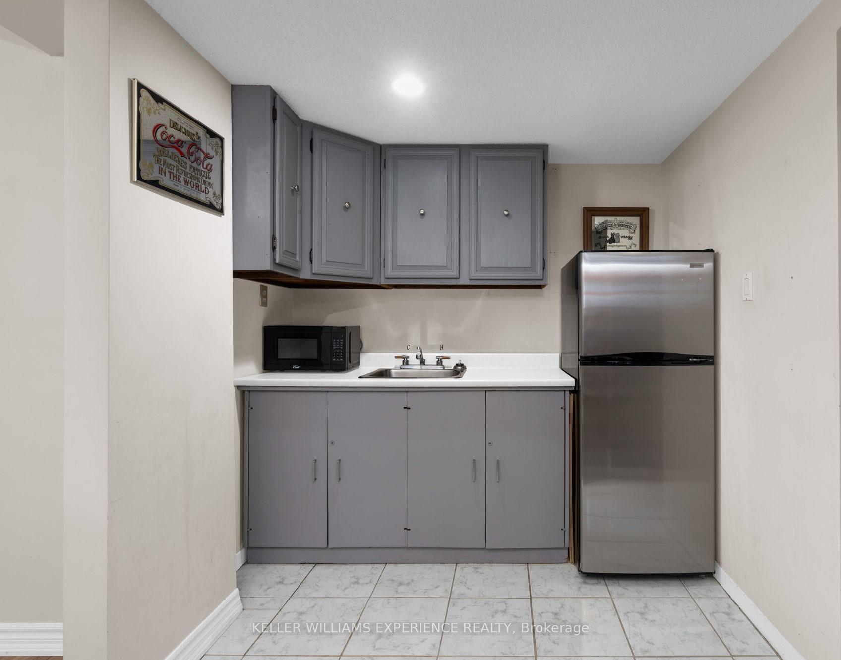 Photo 9 of 69 McConkey Place, Barrie, Allandale Heights — HOMEH