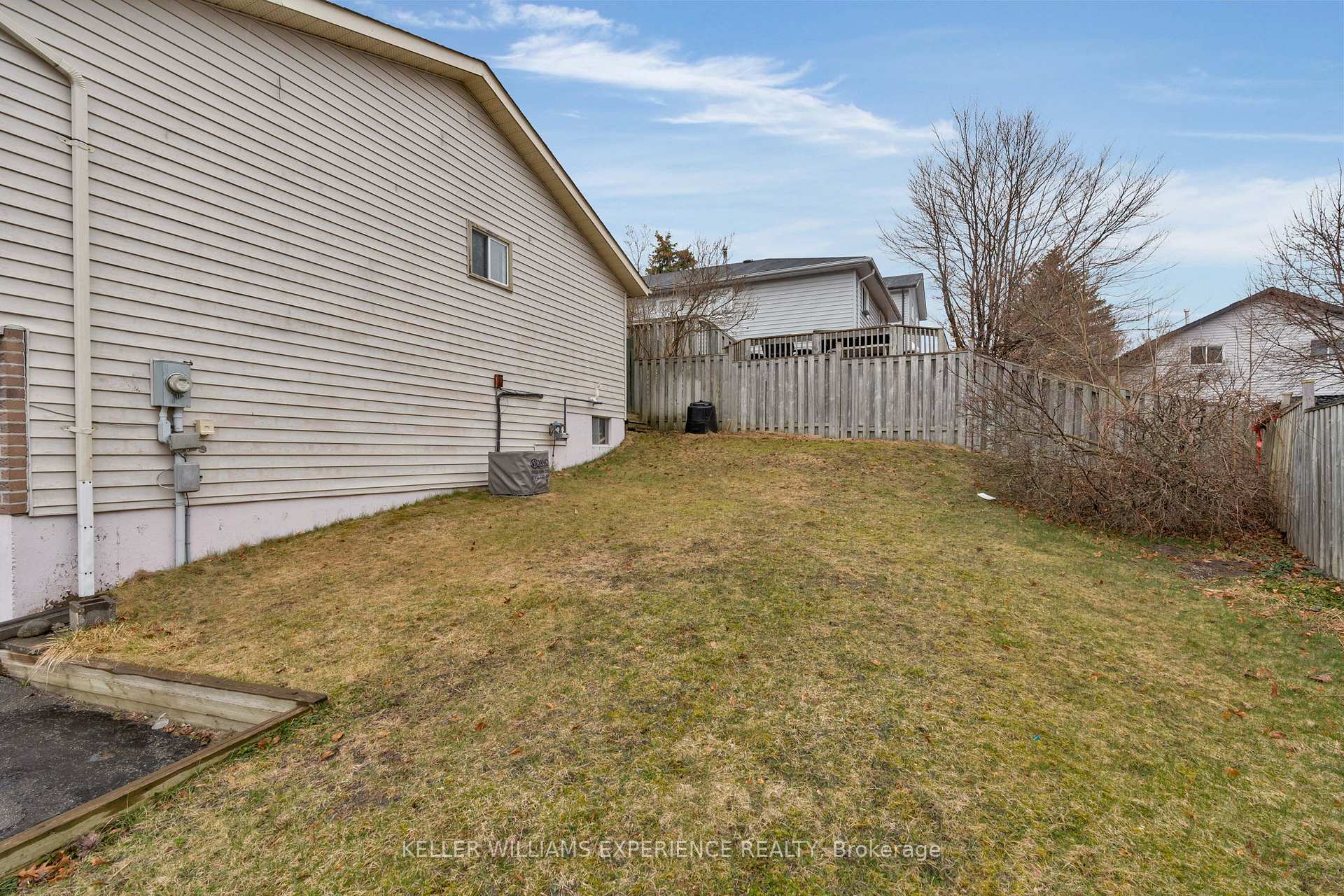 Photo 16 of 69 McConkey Place, Barrie, Allandale Heights — HOMEH