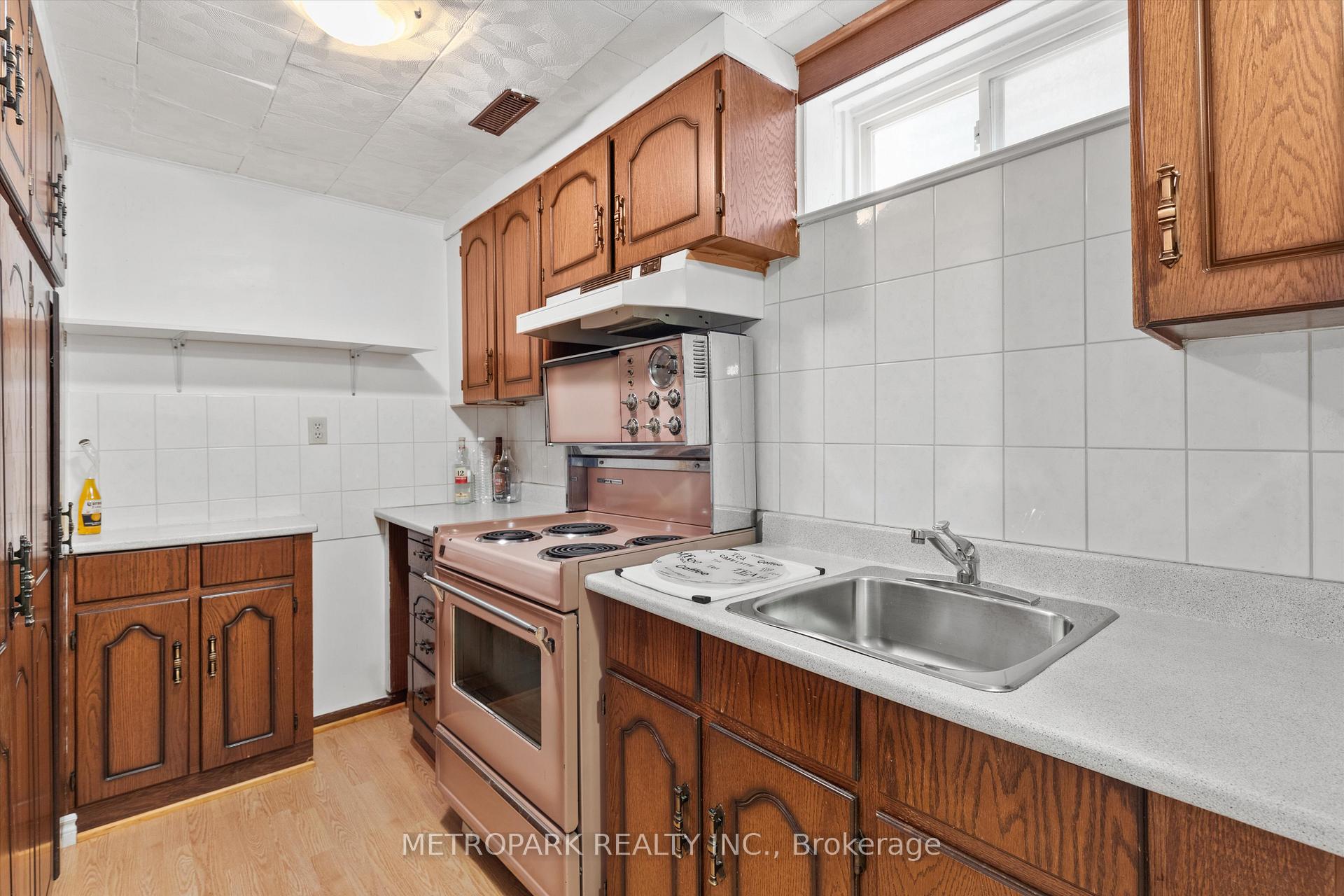 Photo 15 of 7 Miley Drive, Markham, Markville — HOMEH