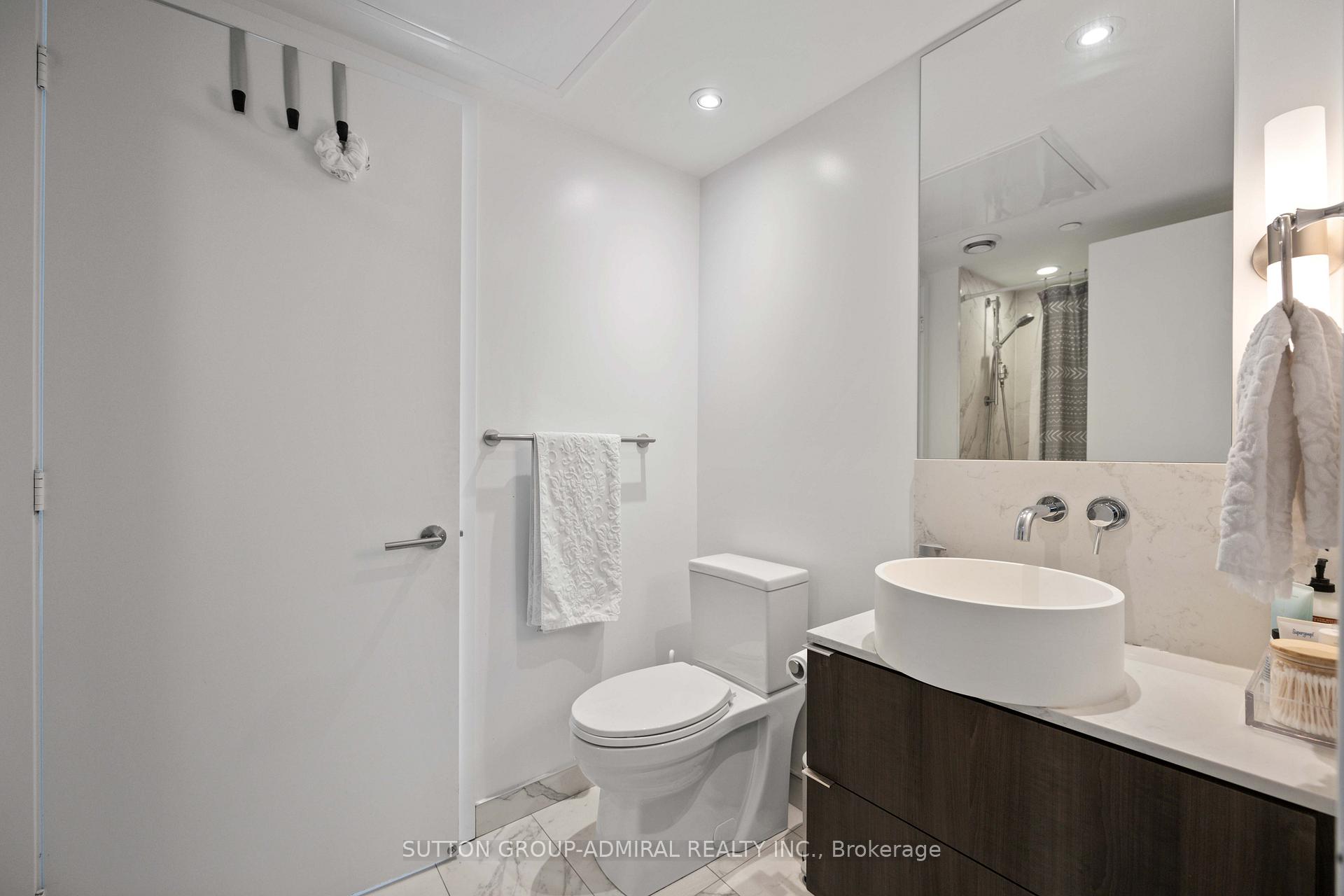 Photo 3 of Unit 1012, 161 Roehampton Avenue, Toronto, Mount Pleasant West — HOMEH