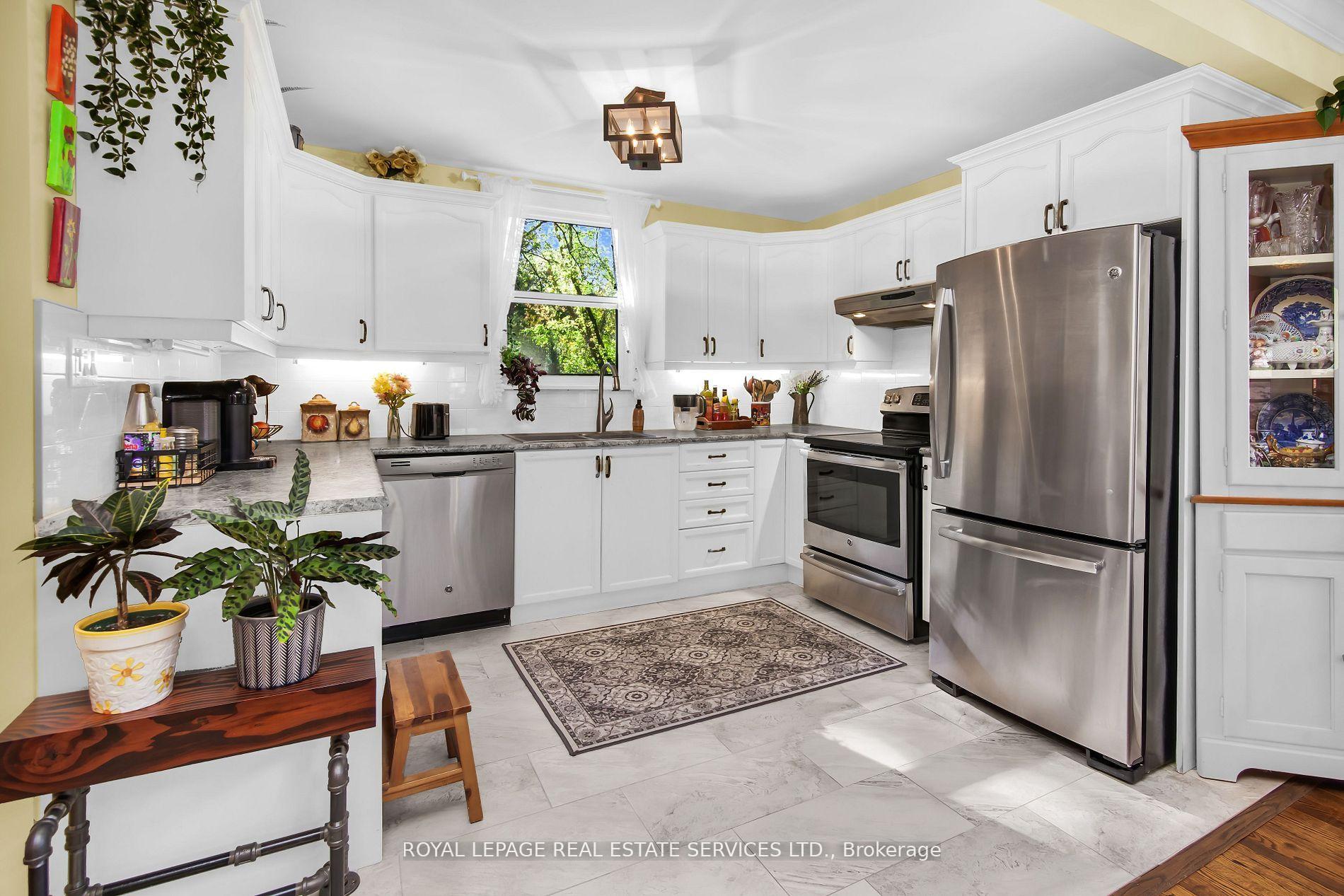 Photo 14 of 29 Connaught Avenue, Aurora, Aurora Village — HOMEH