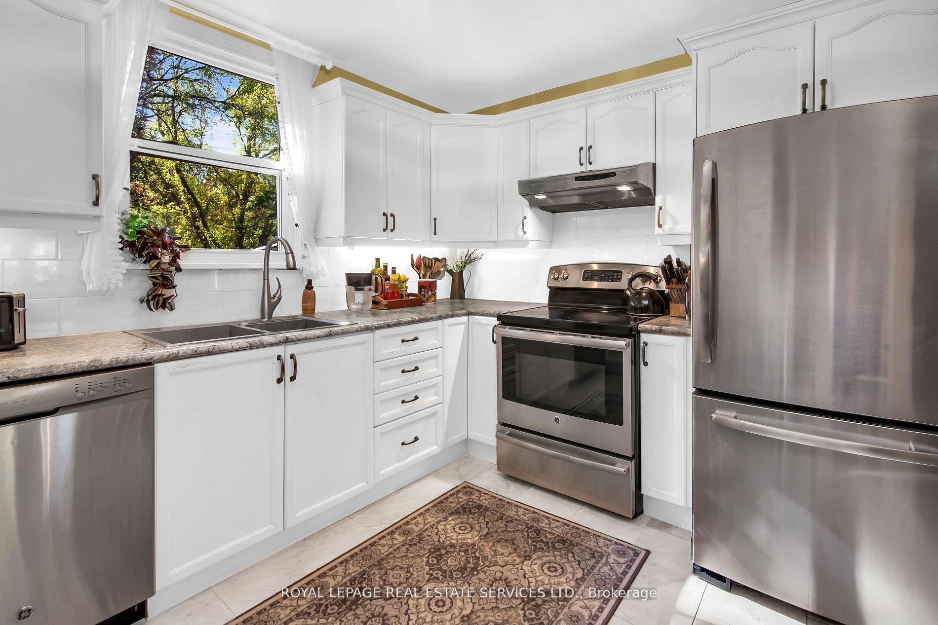 Photo 15 of 29 Connaught Avenue, Aurora, Aurora Village — HOMEH