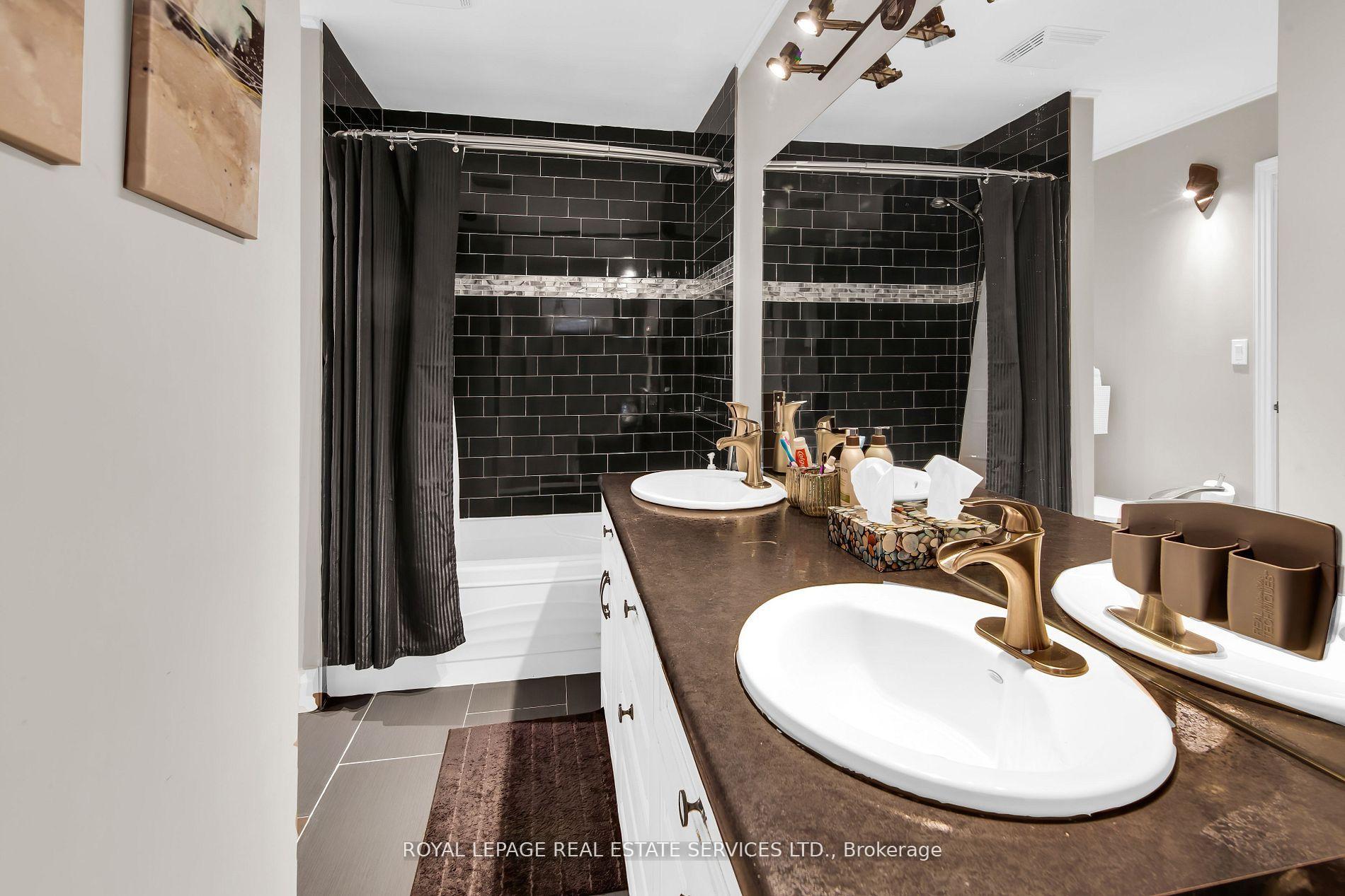 Photo 20 of 29 Connaught Avenue, Aurora, Aurora Village — HOMEH