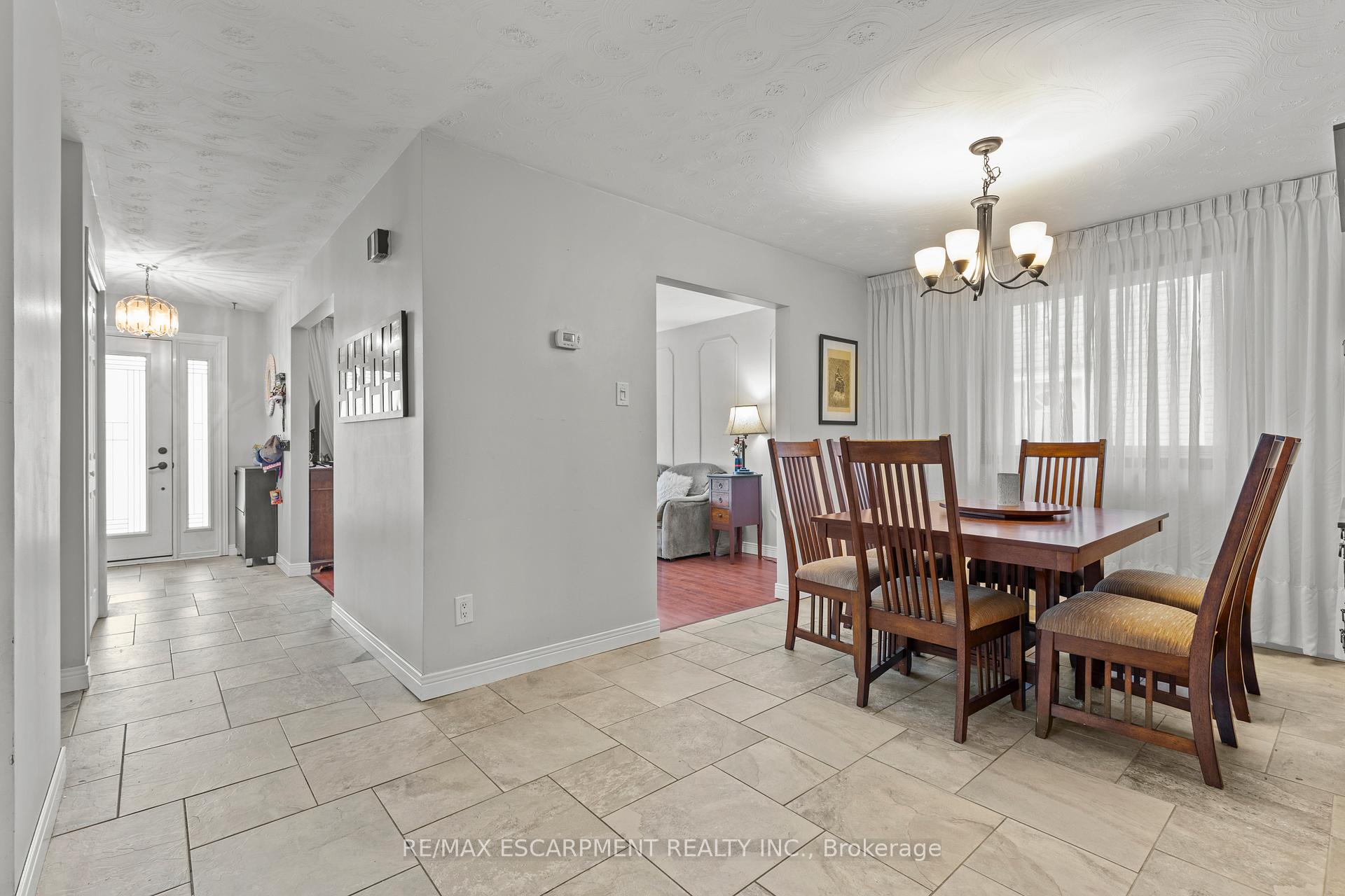 Photo 3 of 332 Highridge Avenue, Hamilton, Riverdale — HOMEH