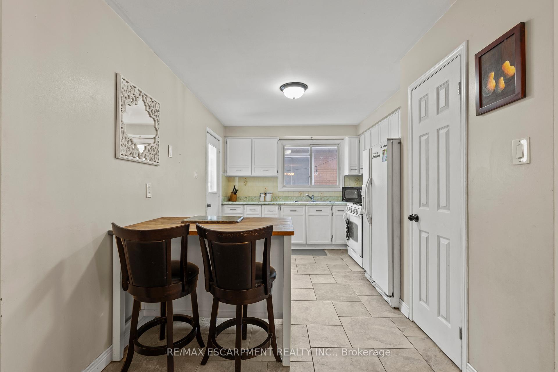 Photo 8 of 332 Highridge Avenue, Hamilton, Riverdale — HOMEH