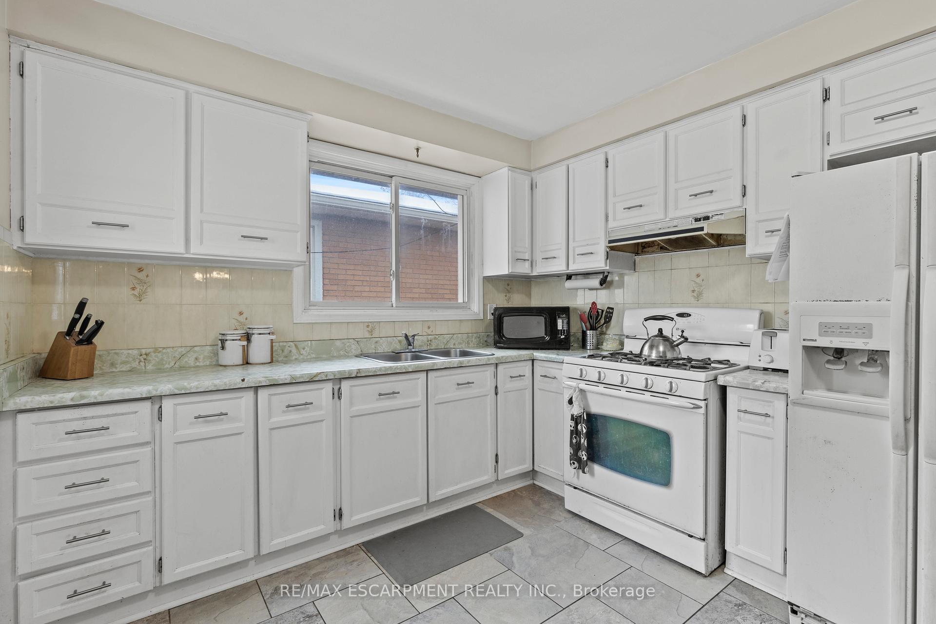 Photo 9 of 332 Highridge Avenue, Hamilton, Riverdale — HOMEH