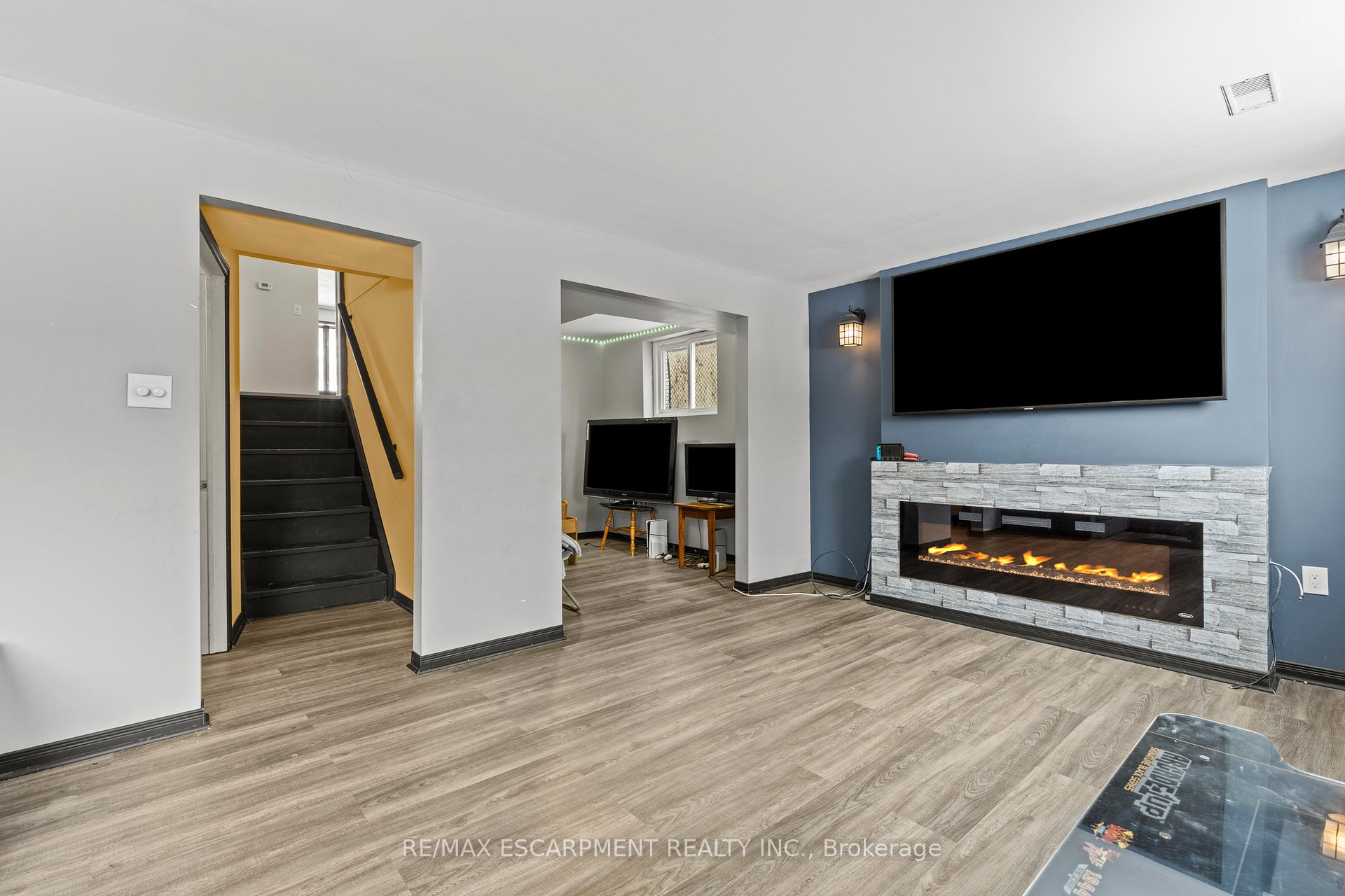 Photo 12 of 332 Highridge Avenue, Hamilton, Riverdale — HOMEH