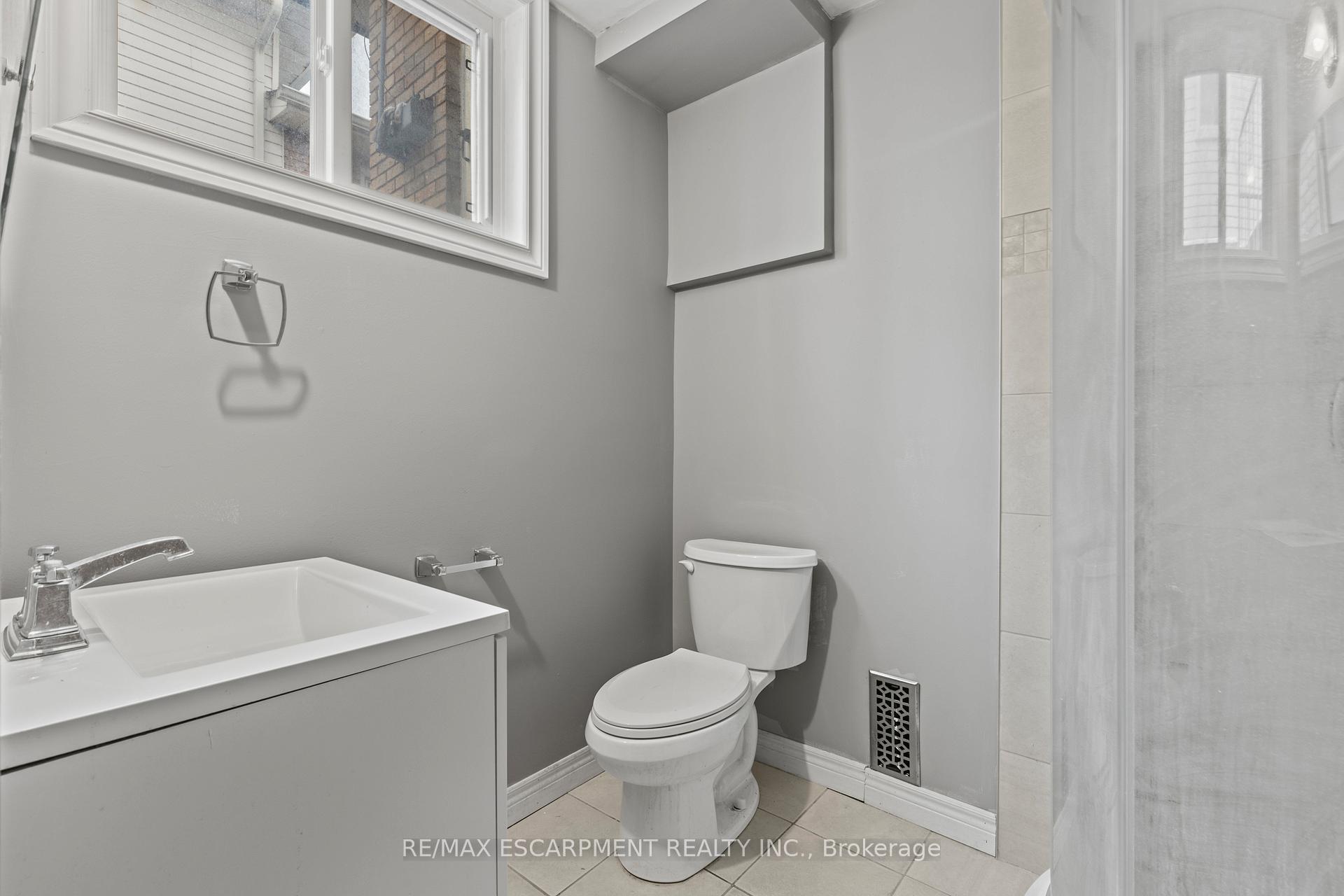 Photo 11 of 332 Highridge Avenue, Hamilton, Riverdale — HOMEH
