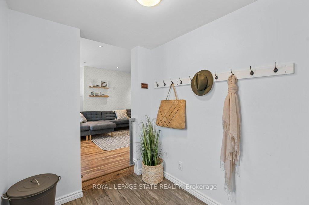 Photo 3 of 29 Weir Street S, Hamilton, Bartonville — HOMEH