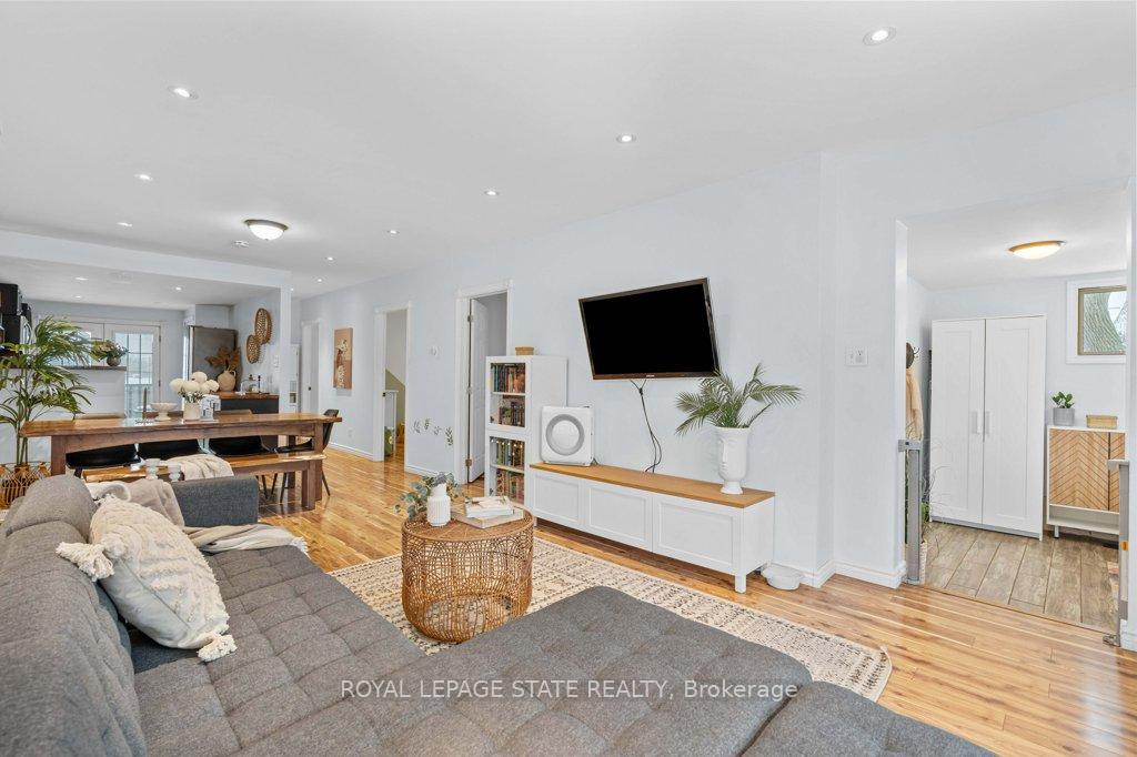 Photo 9 of 29 Weir Street S, Hamilton, Bartonville — HOMEH