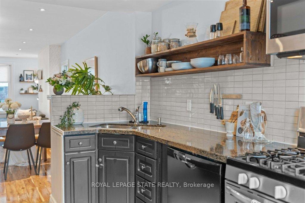 Photo 12 of 29 Weir Street S, Hamilton, Bartonville — HOMEH